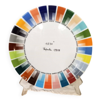 Assiette en porcelaine Pillivuyt, palette de couleurs, nuancier Pantone, datée septembre 1988