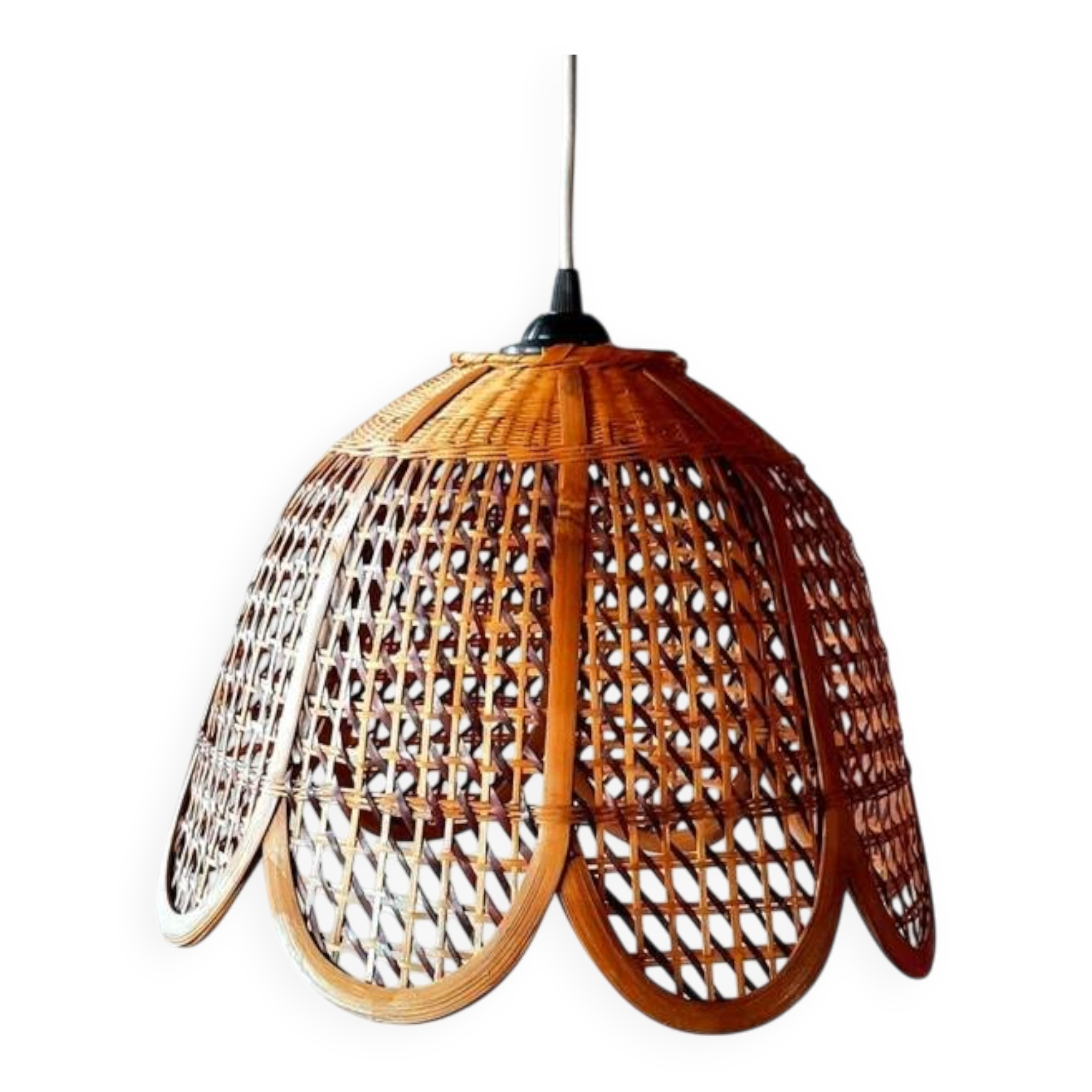 Hanging lamp in openwork bamboo