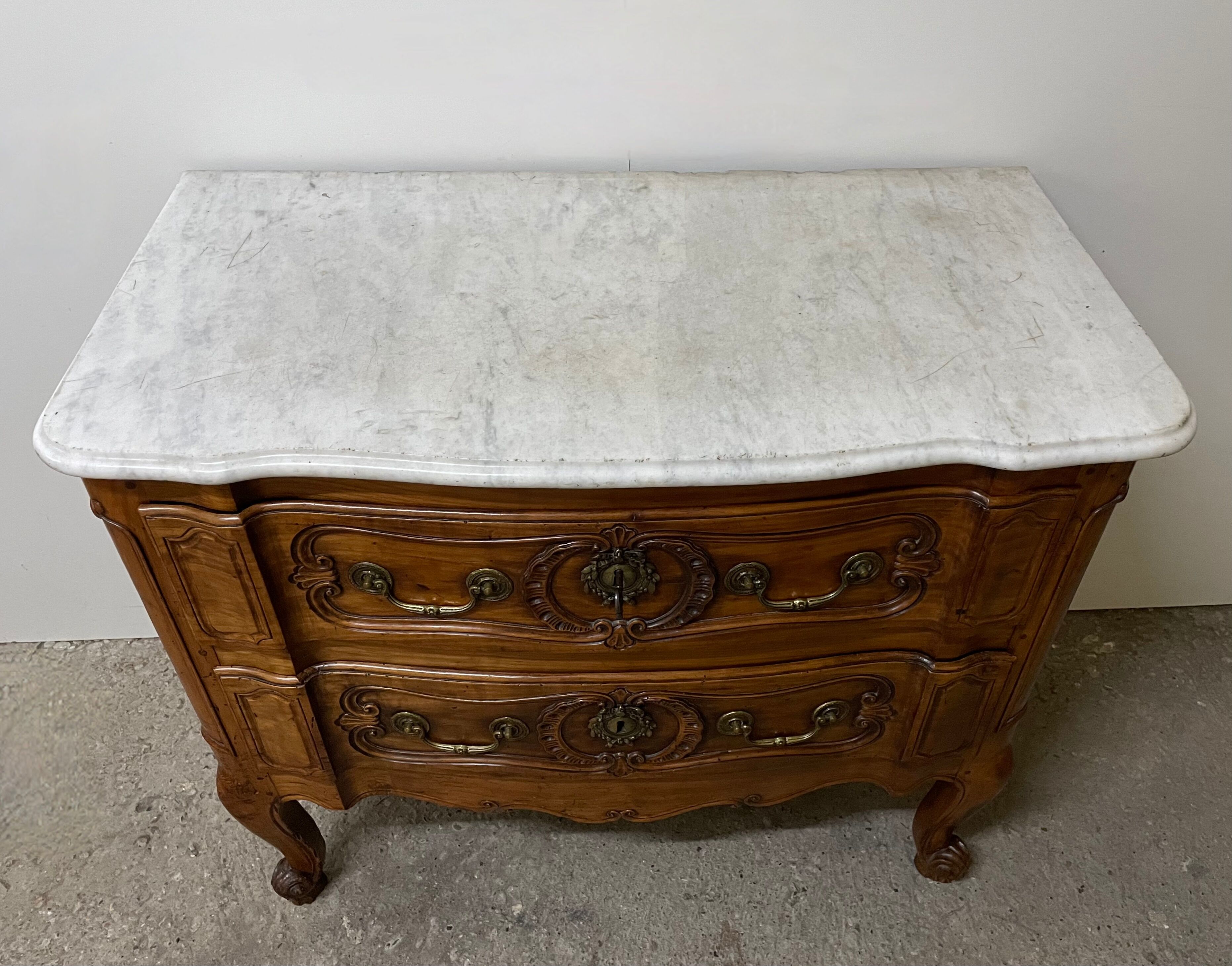 Chest of drawers in cherry wood of the late eighteenth century