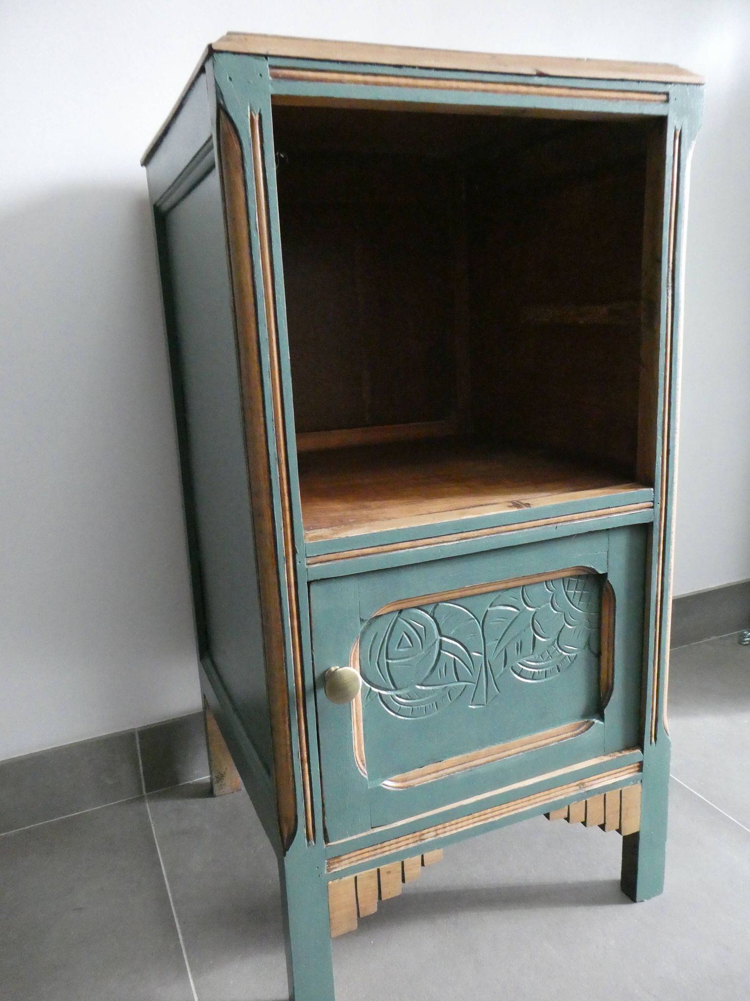 Green Art Deco nightstand/bedside table, small occasional piece of furniture