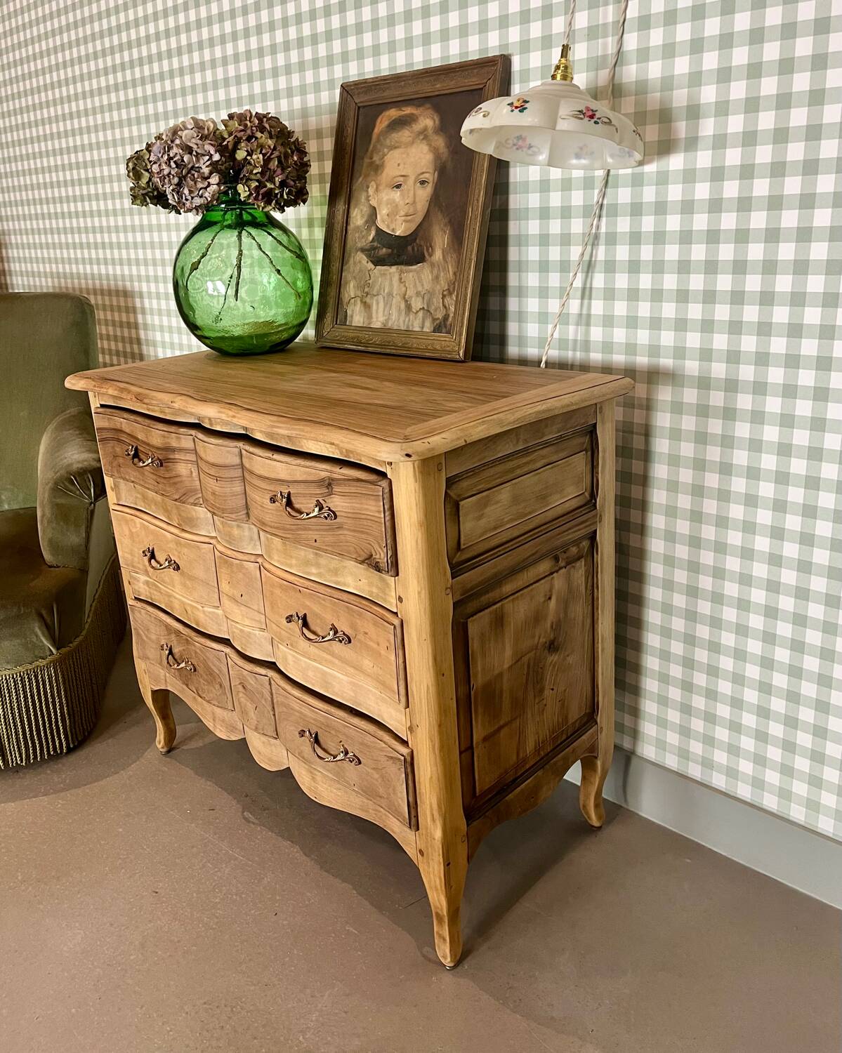 Shabby chic chest of drawers