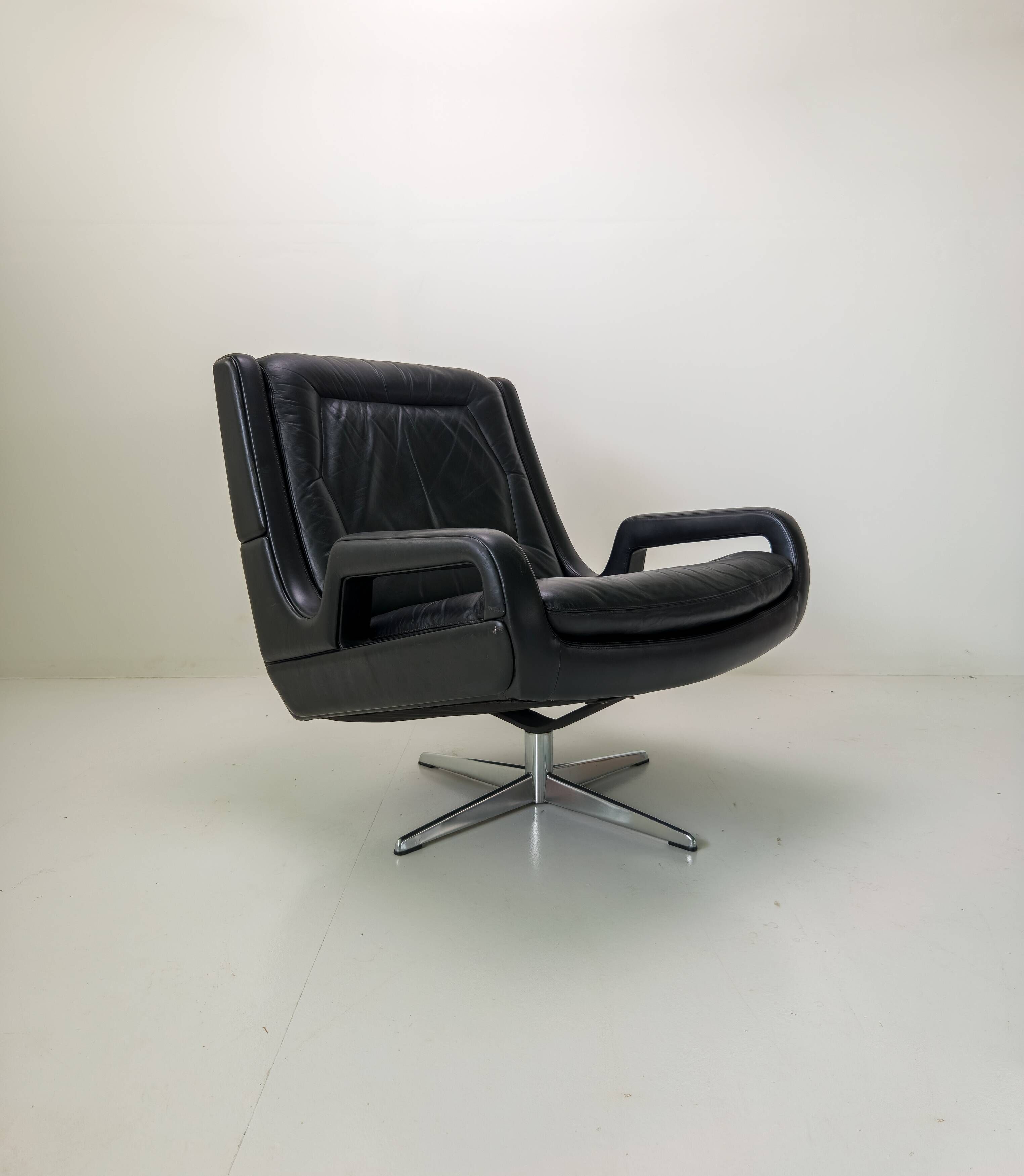 Carl Straub swivel armchair – 1960s/70s