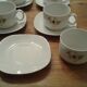 Set composé  de 7 tasses et 7 sous tasses. Porcelaine. .vintage
