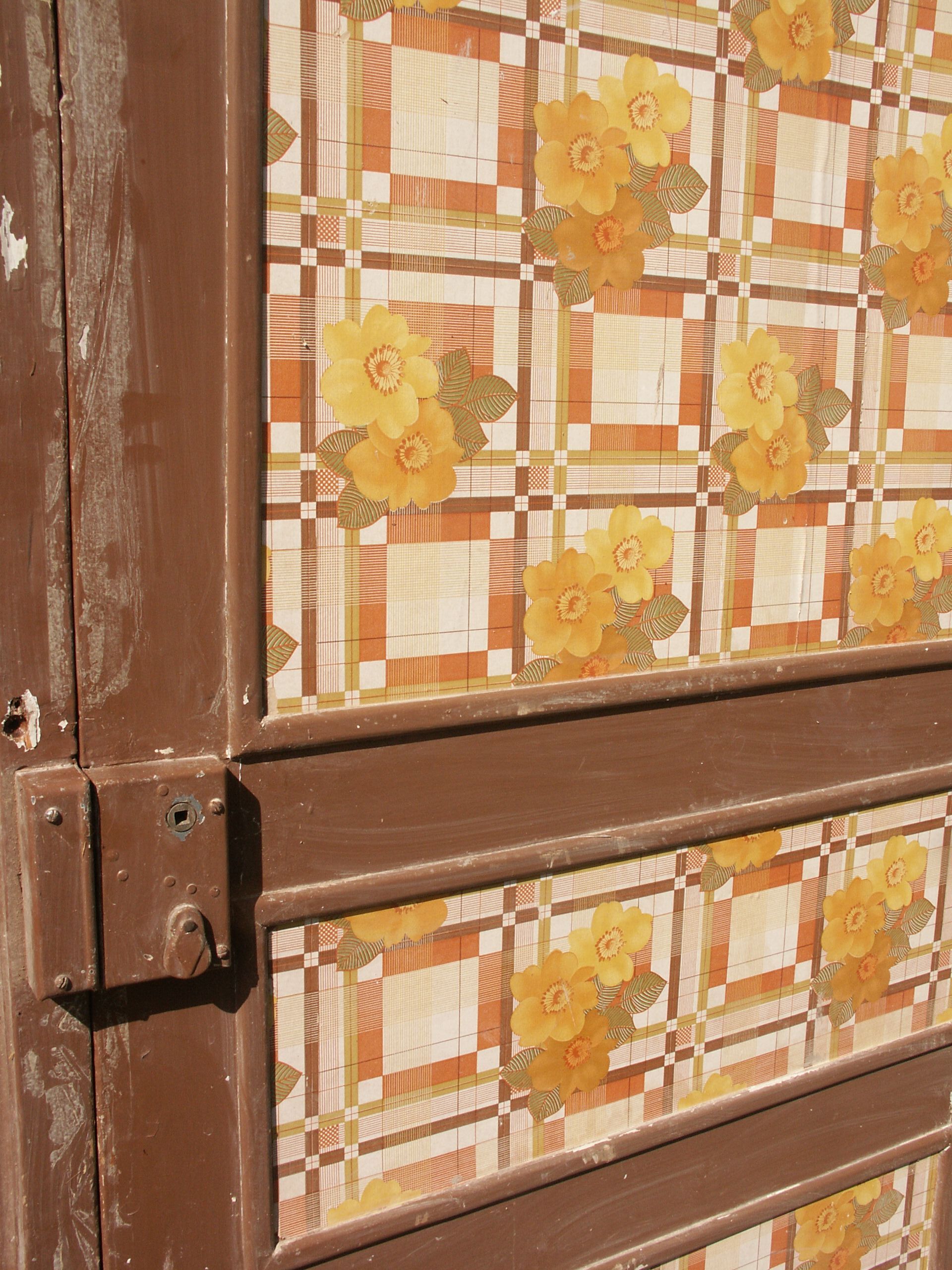 Closet door or reserve and its frame