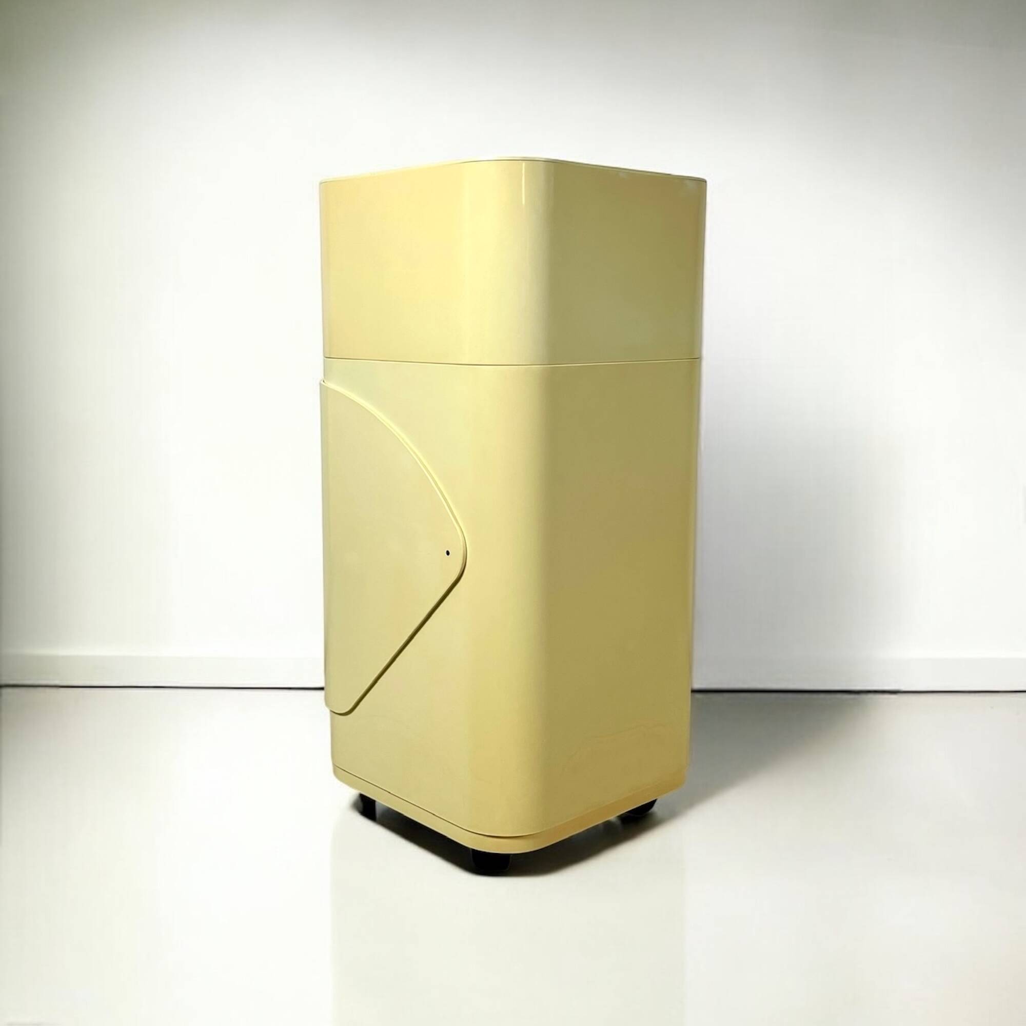 Kartell Componibili Vintage Set: Laundry Bin and Storage Container by Anna Castelli, 1960s