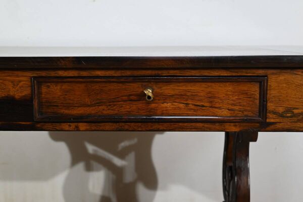 Table, bureau à volets en palissandre massif, époque Restauration, début XIXème