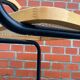 Chaise modèle Cesca conçue par Marcel Breuer avec accoudoirs à structure noire
