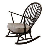 Fauteuil à bascule Ercol en orme circa 1960