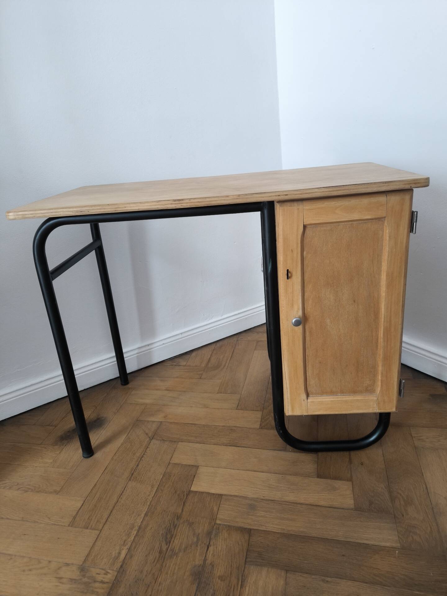 Boarding office S22 – Jacques Hitier for Mobilor (1963) – Renovated &
