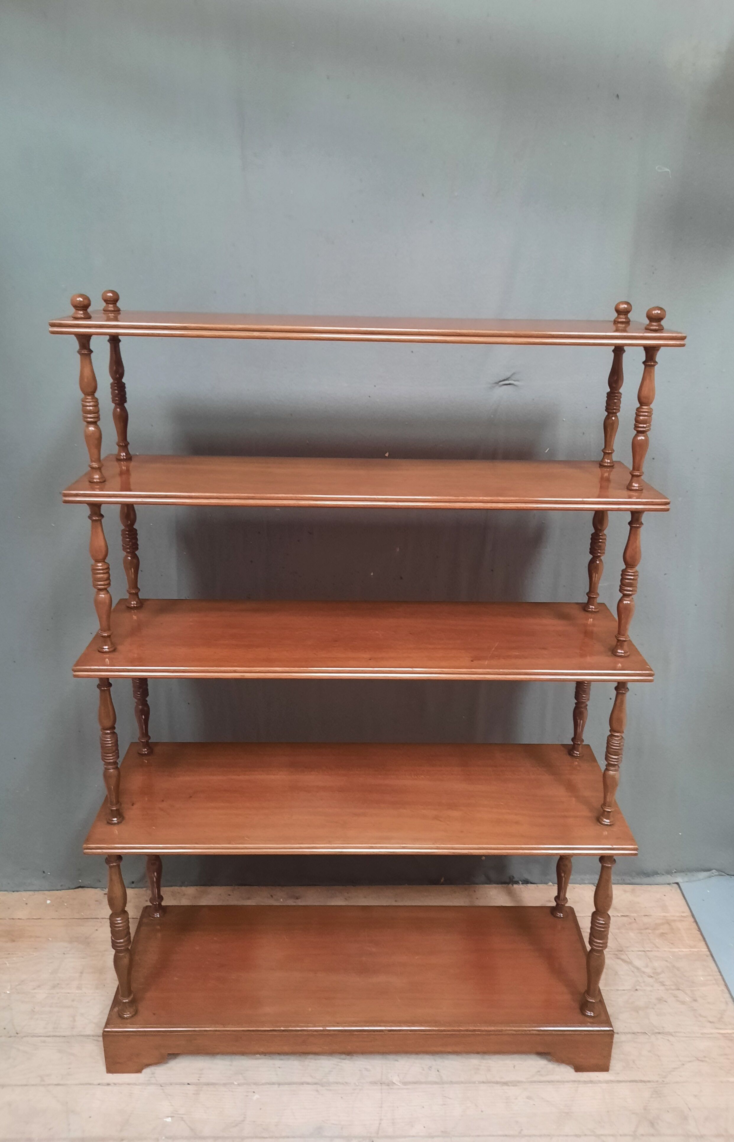 English mahogany etagerd