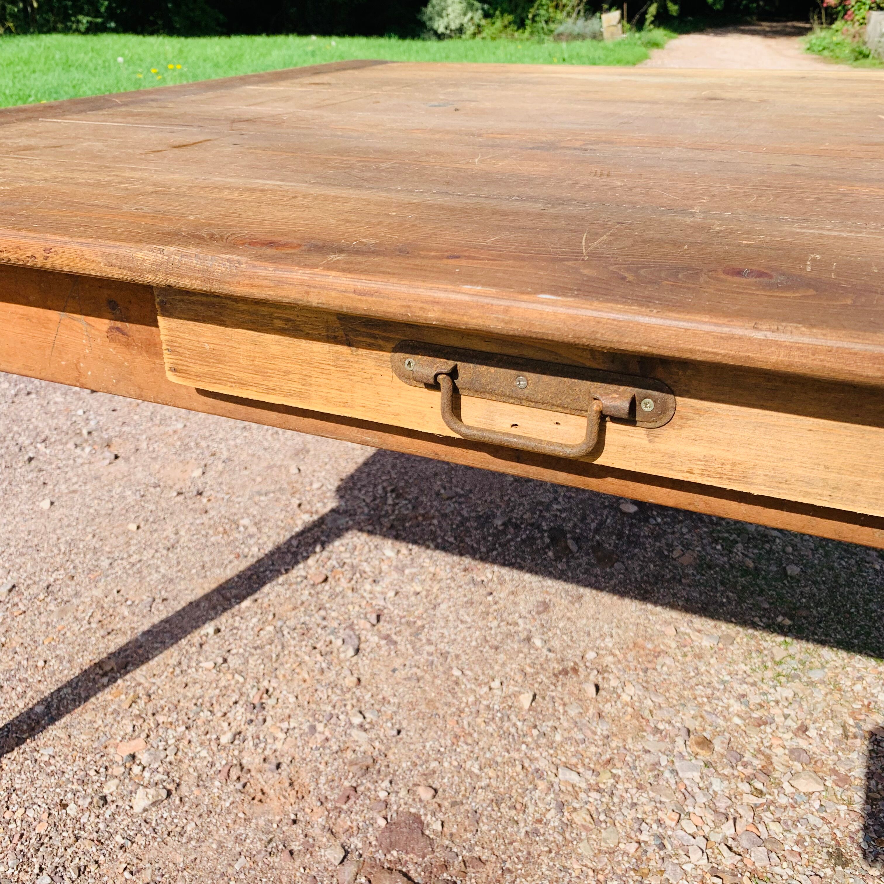 Square table 1m41