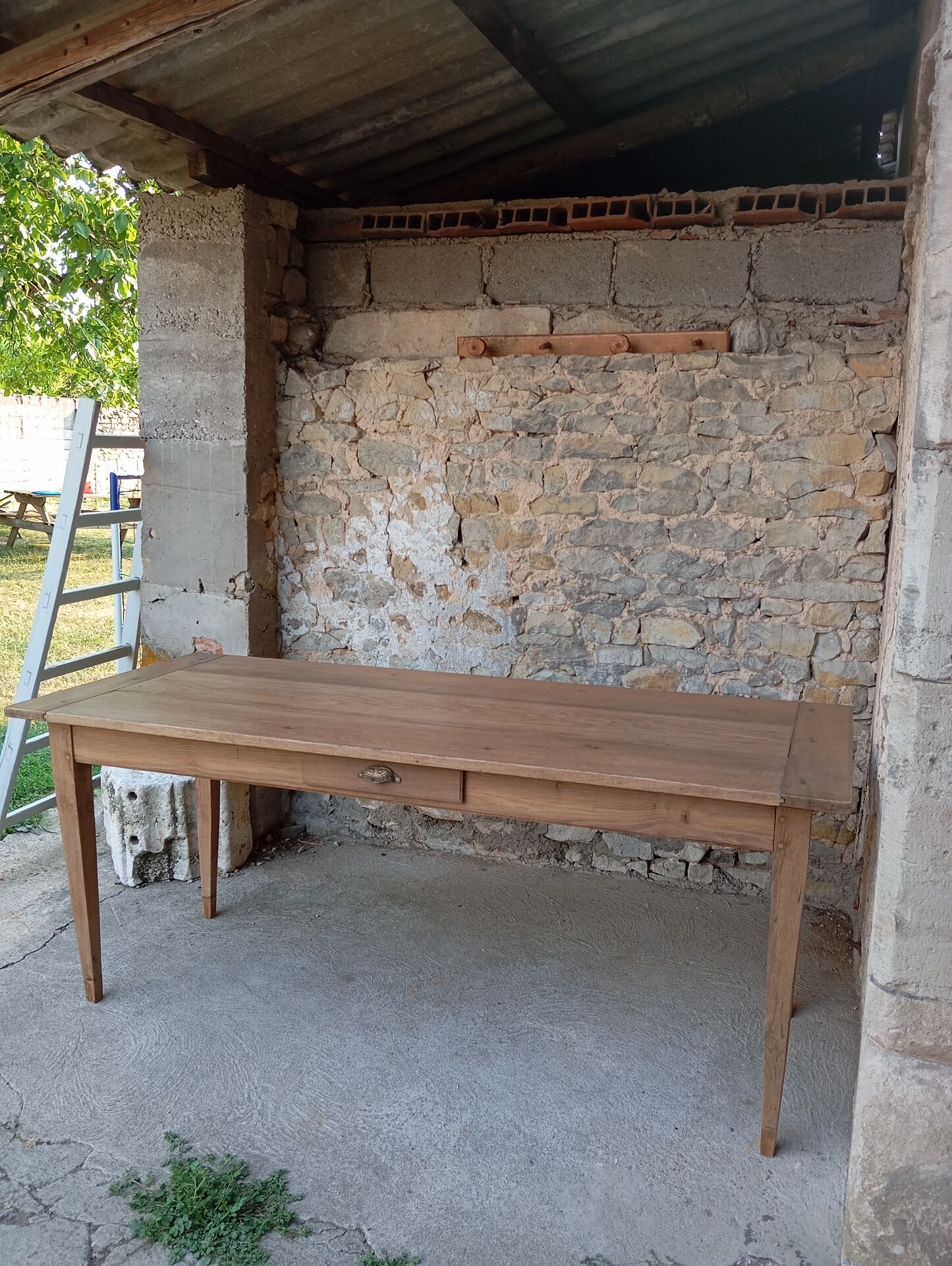 Farm table