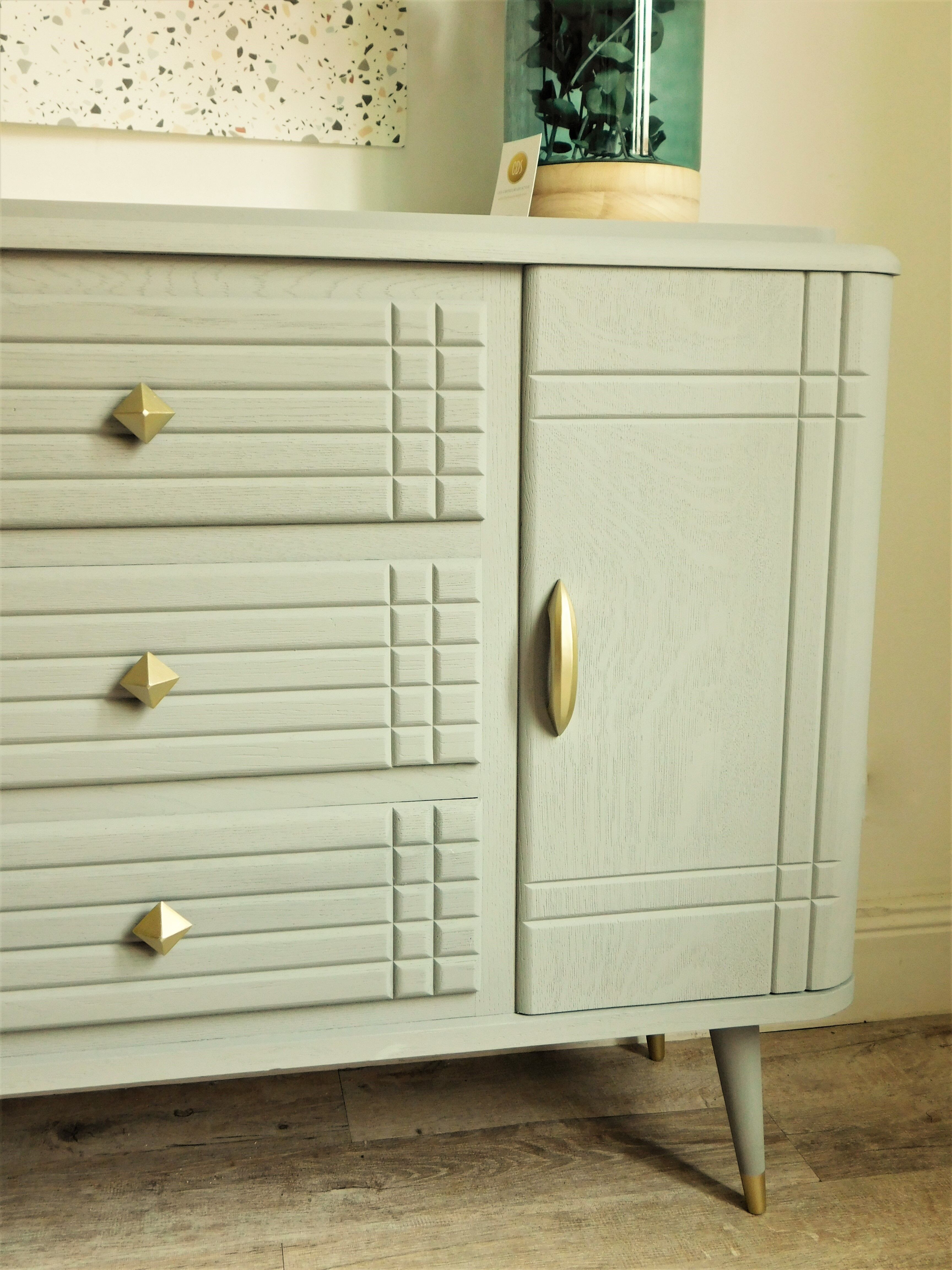 Buffet graphique gris