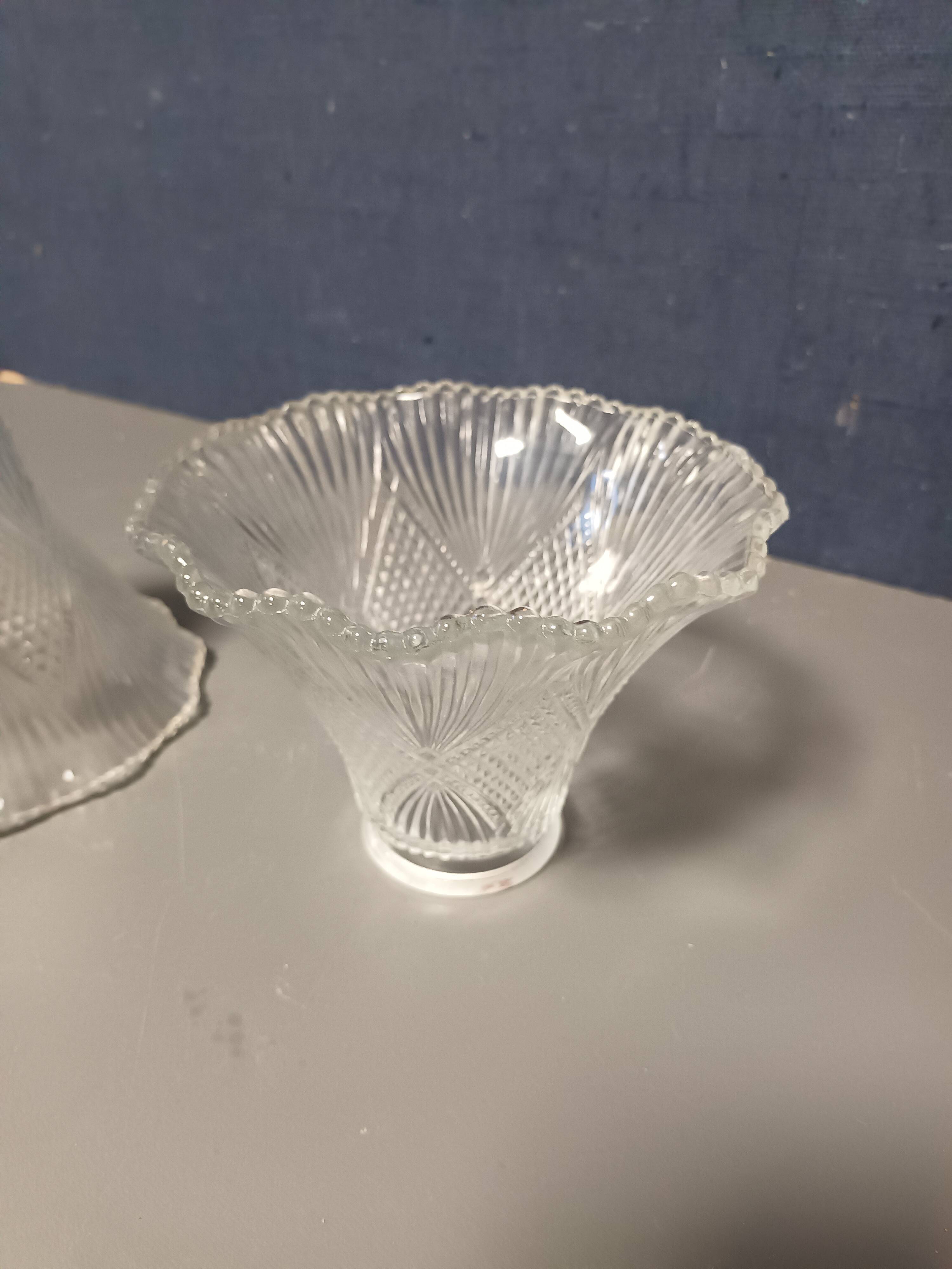 Tulip chiseled white glass