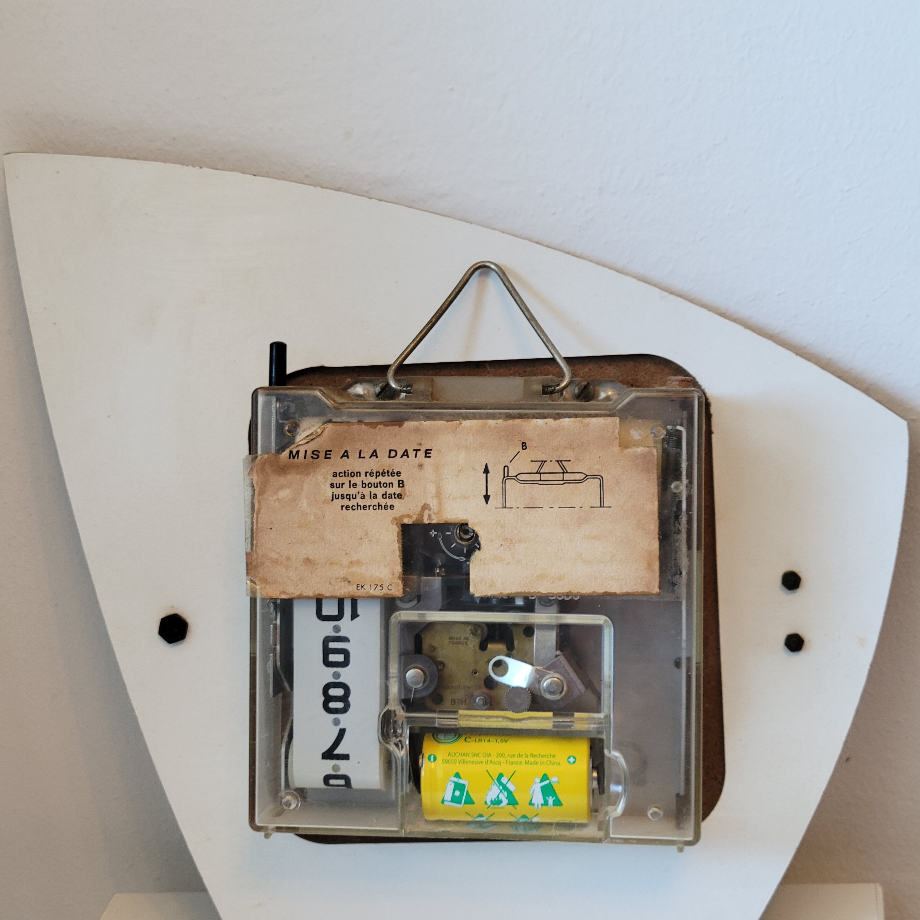 Vintage wall clock in electric smi formica with date