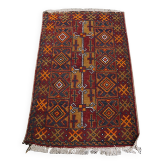 Antique oriental rug featuring orange details 135x81cm