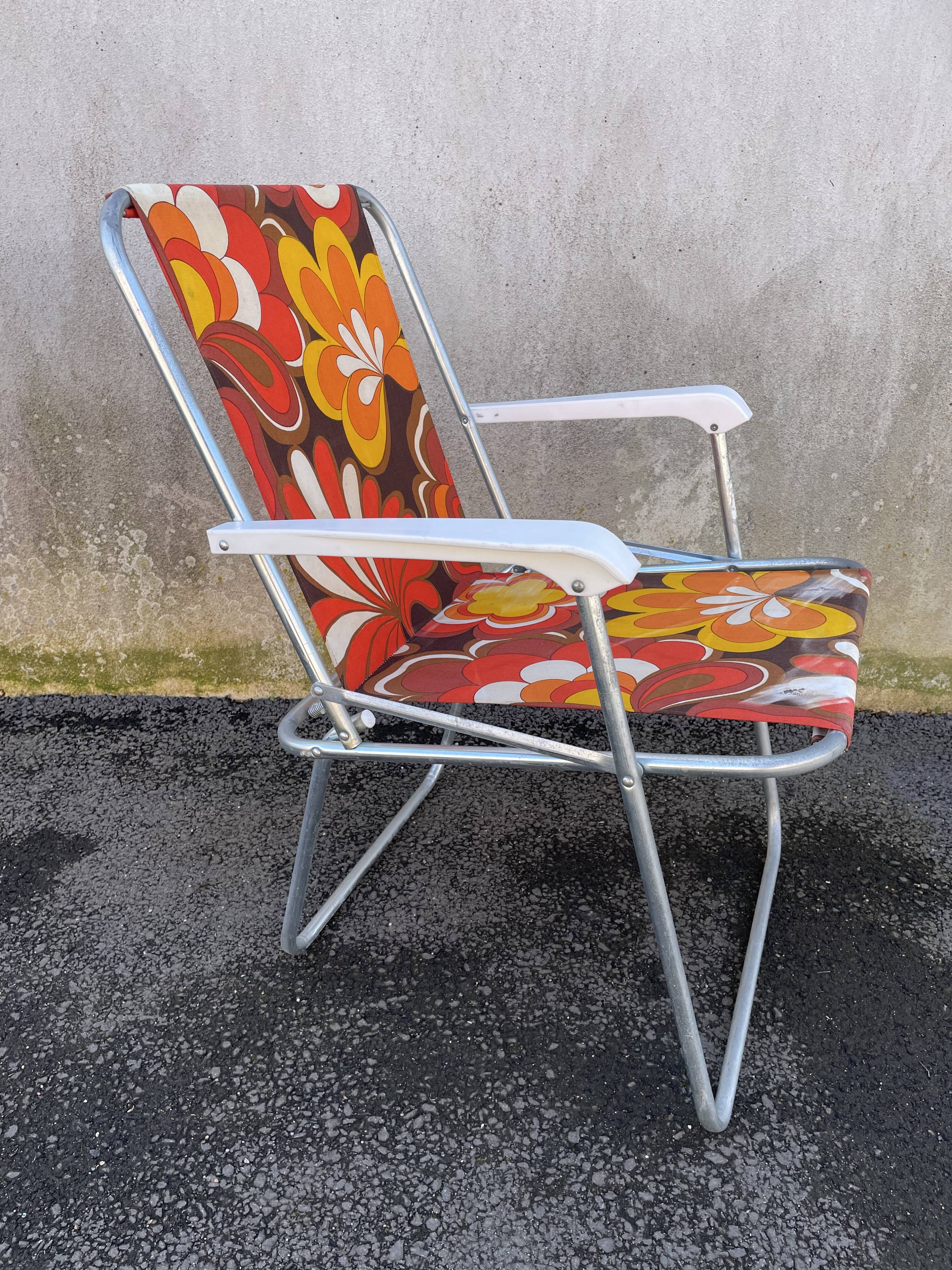 Foldable camping chair