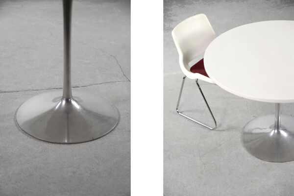 Table à manger avec pied de tulipe en métal, années 1970