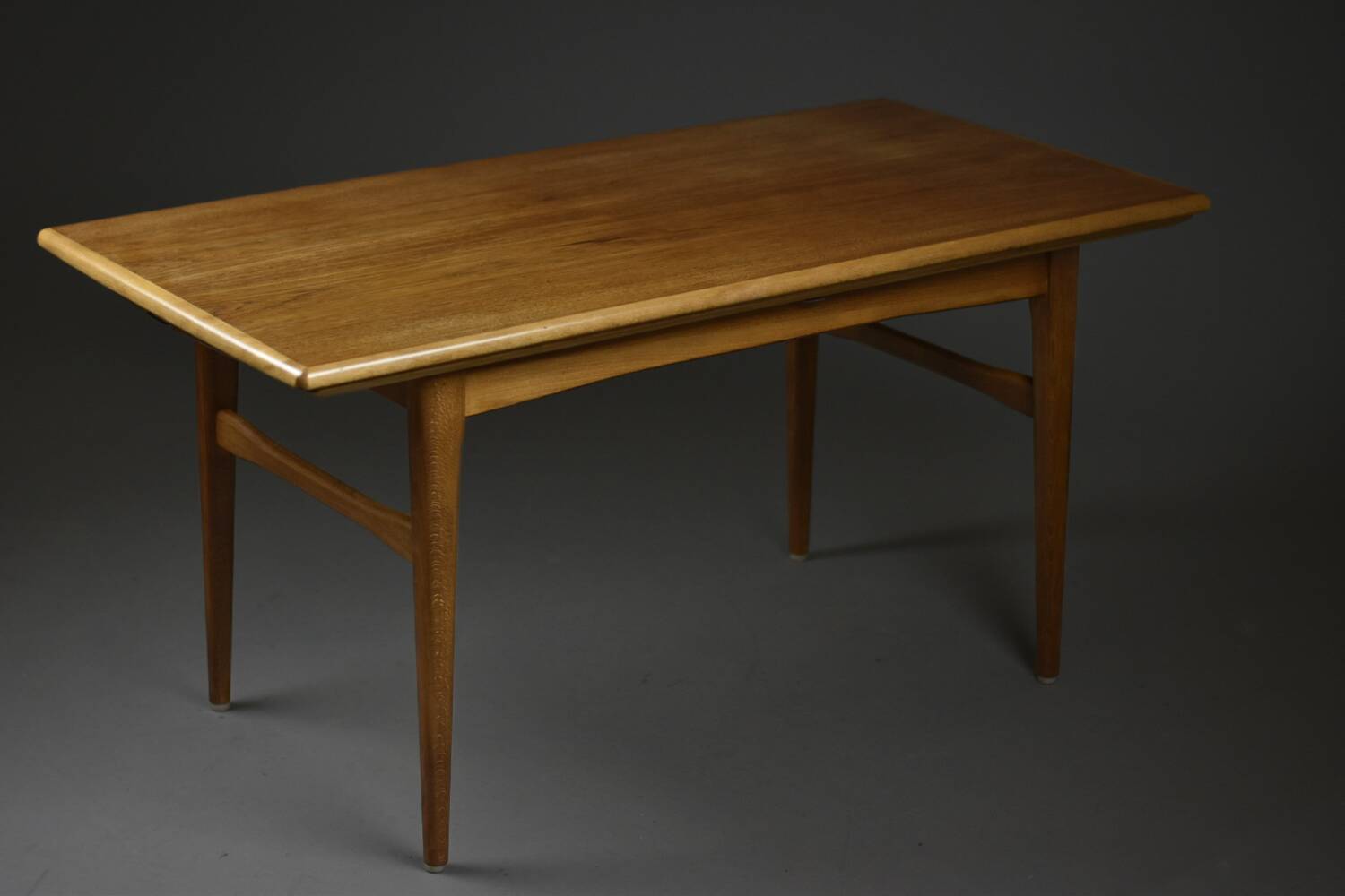 Swedish Mid-Century Expandable Coffee Table | 1950s | Emmaboda Möbelfabrik