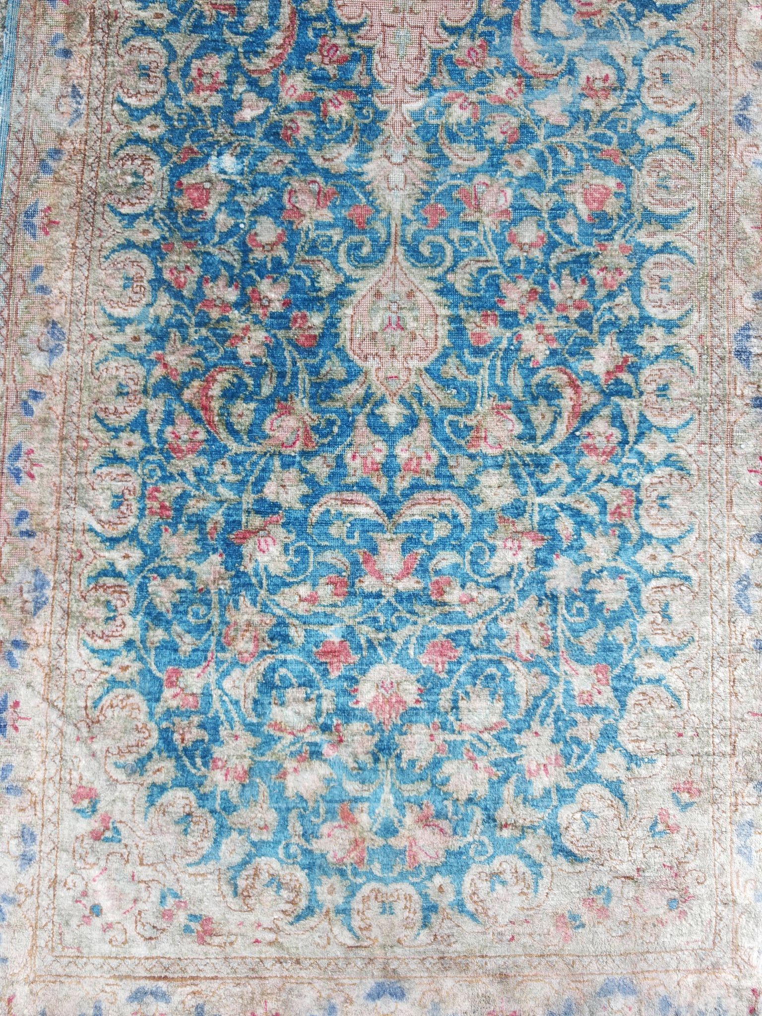 Kerman runner carpet in antique silk, hand-knotted from the 1940s.