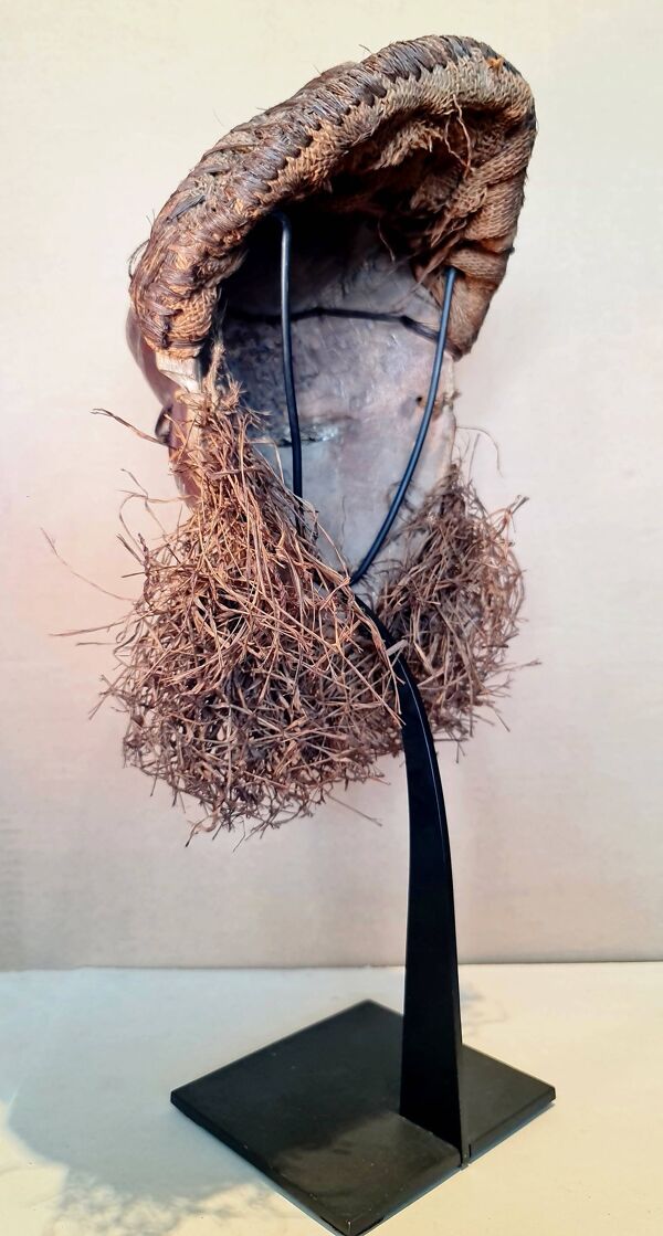 Masque « mbuya », pende, république démocratique du congo. bouis, pigments,