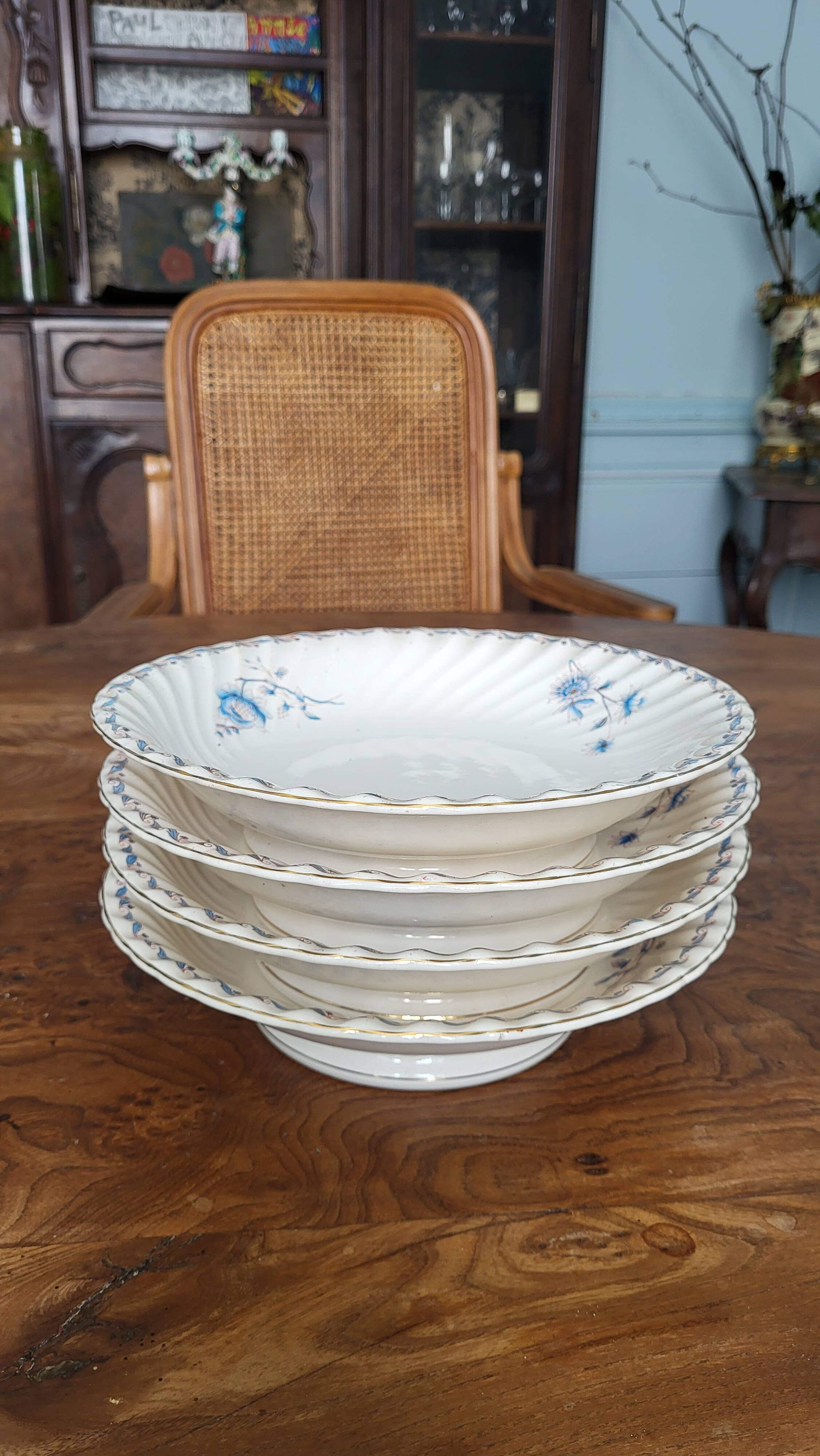 Petrus Regout 19th century dinner service 115 pieces