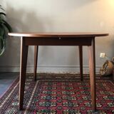 Extendable vintage roundtable