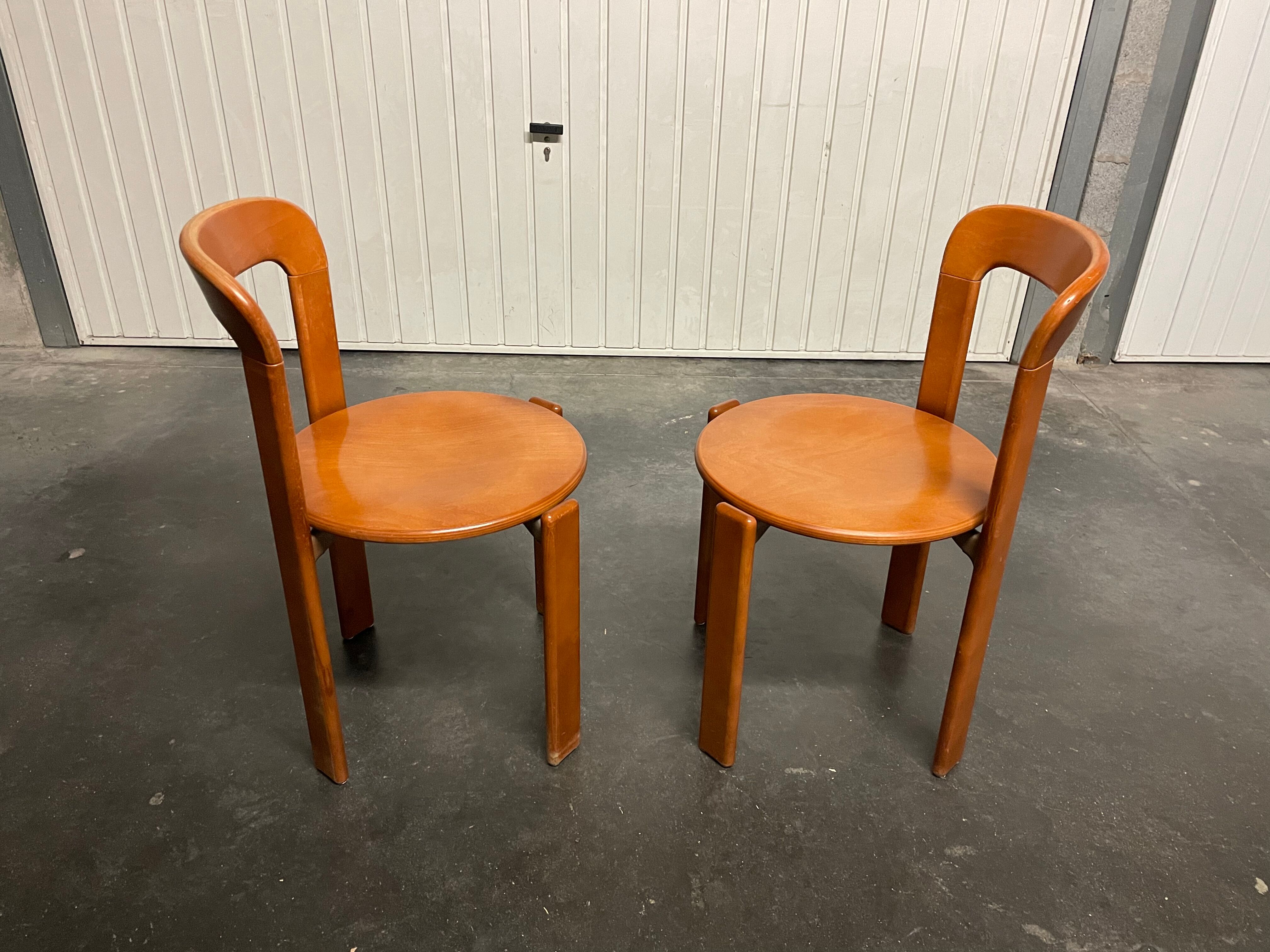 Paire de chaise modèle 33 par Bruno Rey