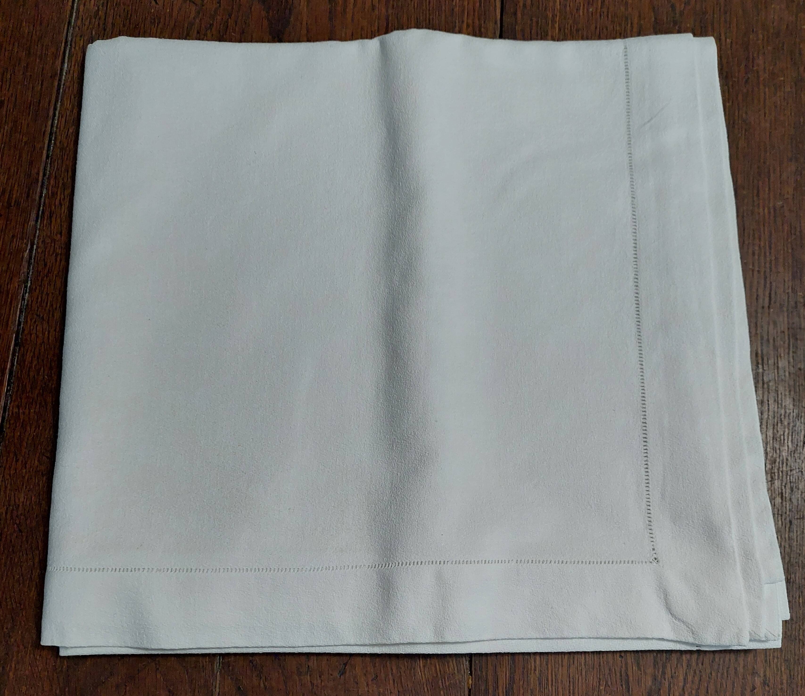 Antique white granite cotton tablecloth 135 x 145 cm