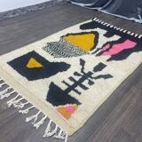 Handmade Berber rug in natural Moroccan wool, size 150 x 260 cm.