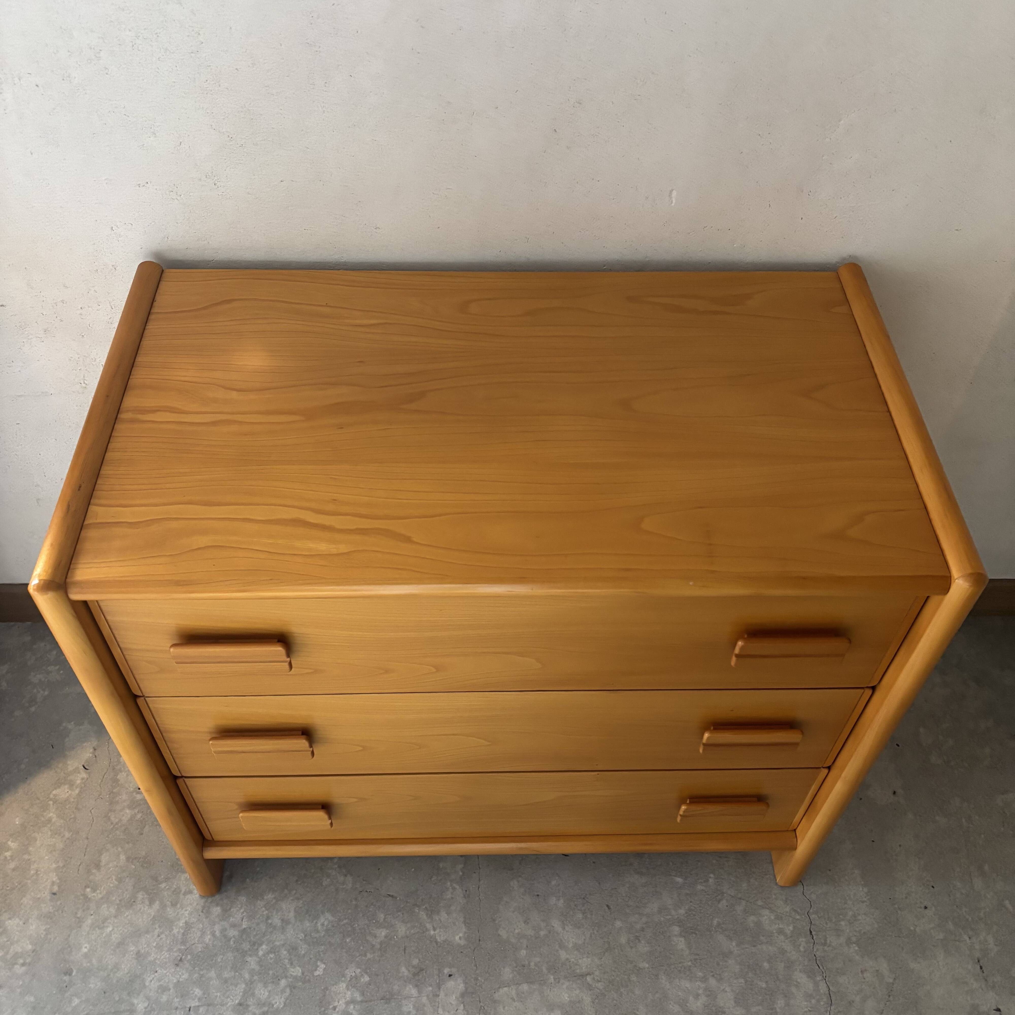 Gautier chest of drawers in wood.