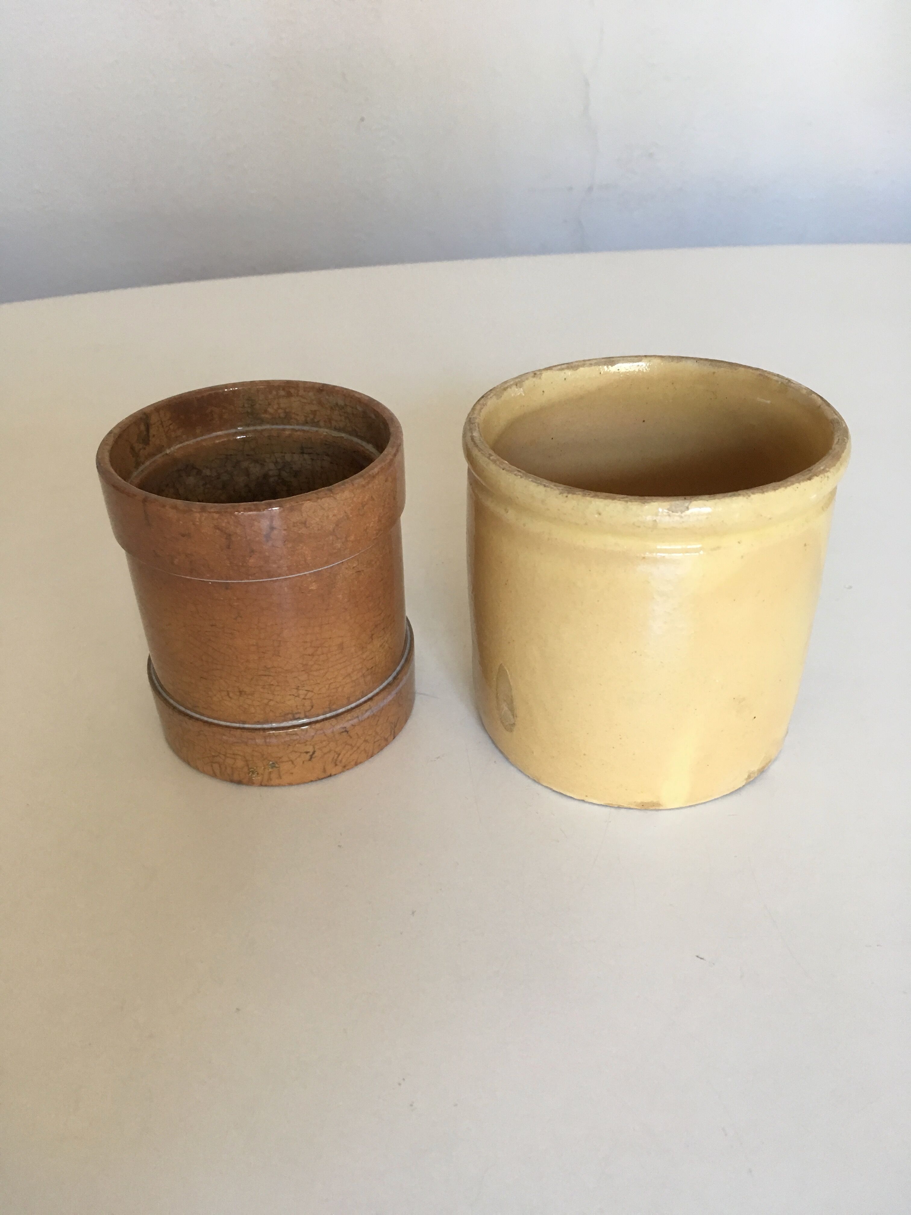 Paire de pots en terre de fer début XXe
