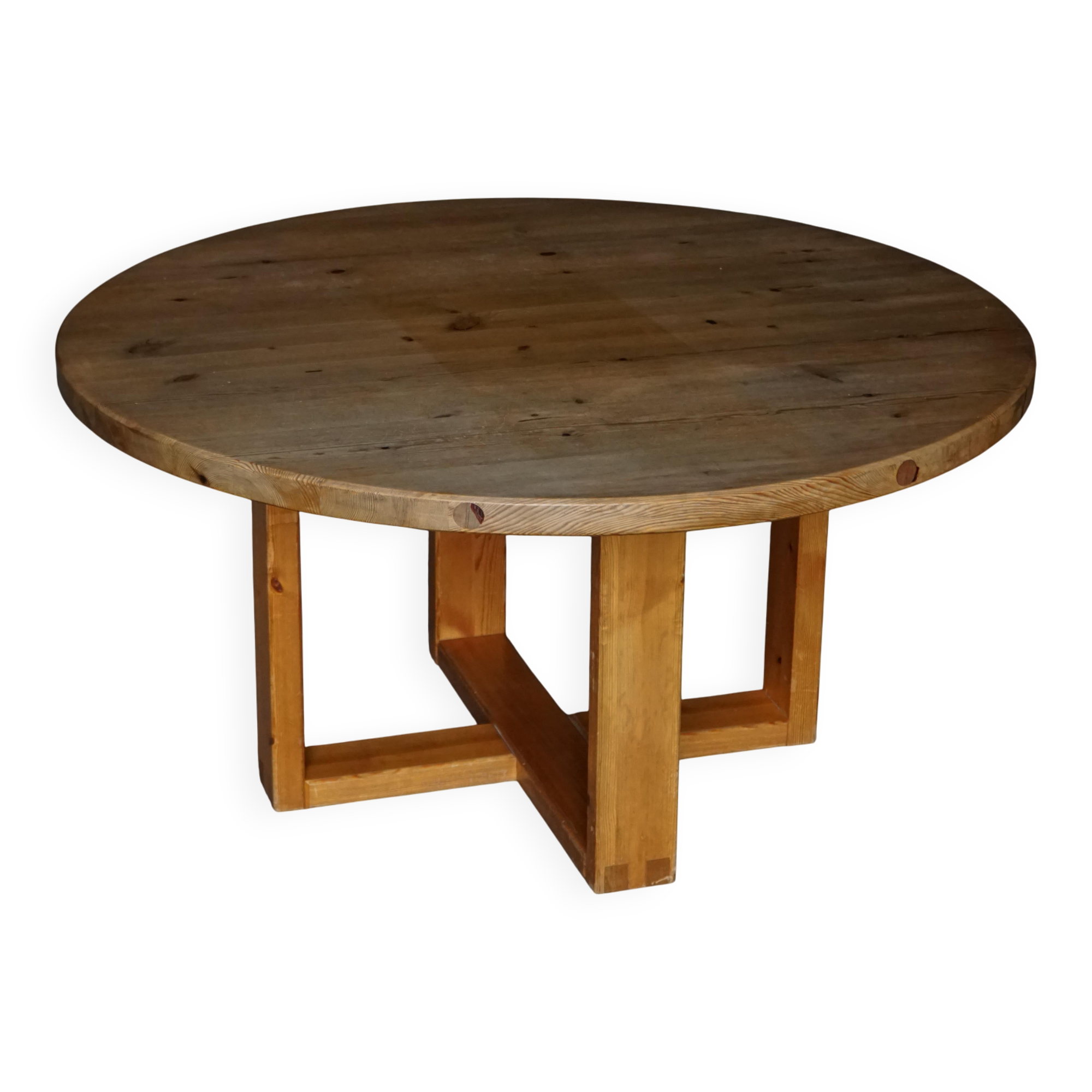 Round table in pine by Roland Wilhelmsson, mid-20th century.