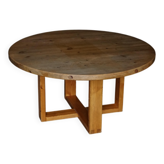 Round table in pine by Roland Wilhelmsson, mid-20th century.