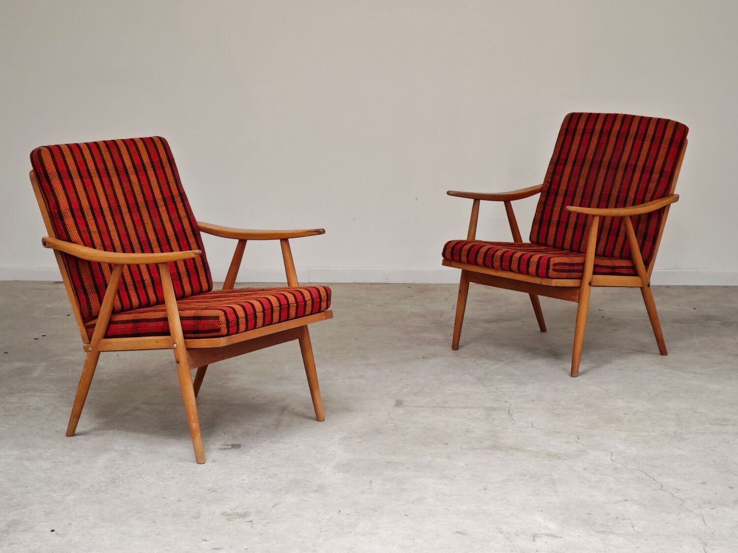 Pair of armchairs (TON) Thonet by Antonin Suman, orange pattern