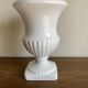Cache pot médicis ancien XL néo classique en terre blanche 1950