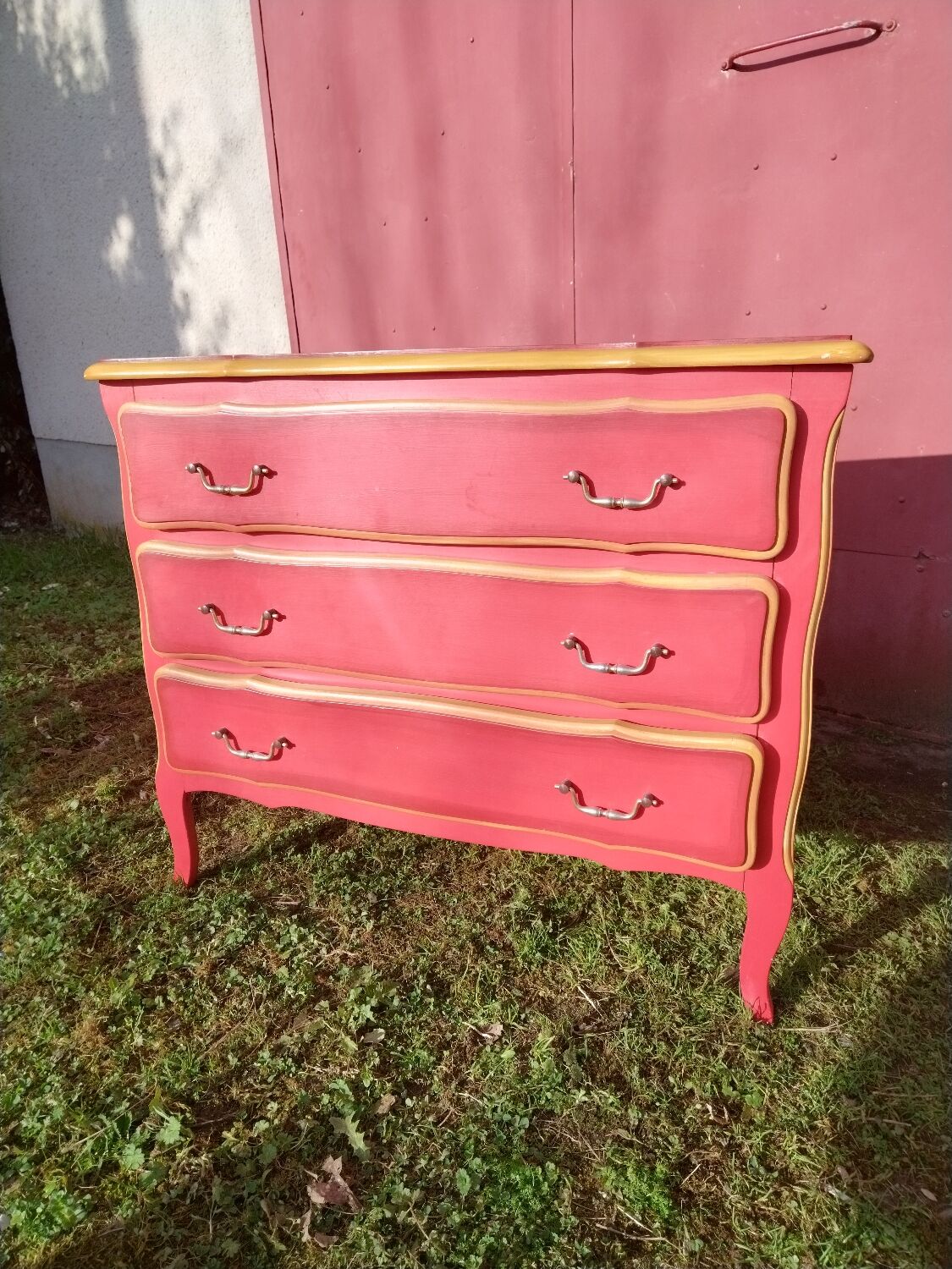 Matte gold and red patinated chest of drawers