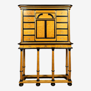 Important collector's cabinet "bargueno" Charles X in light maple and blackened wood
