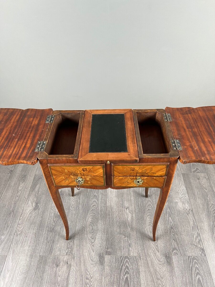Sewing table in marquetry in the Louis XV style, 20th century