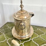 Boîte ou coffret ancien en laiton gravé