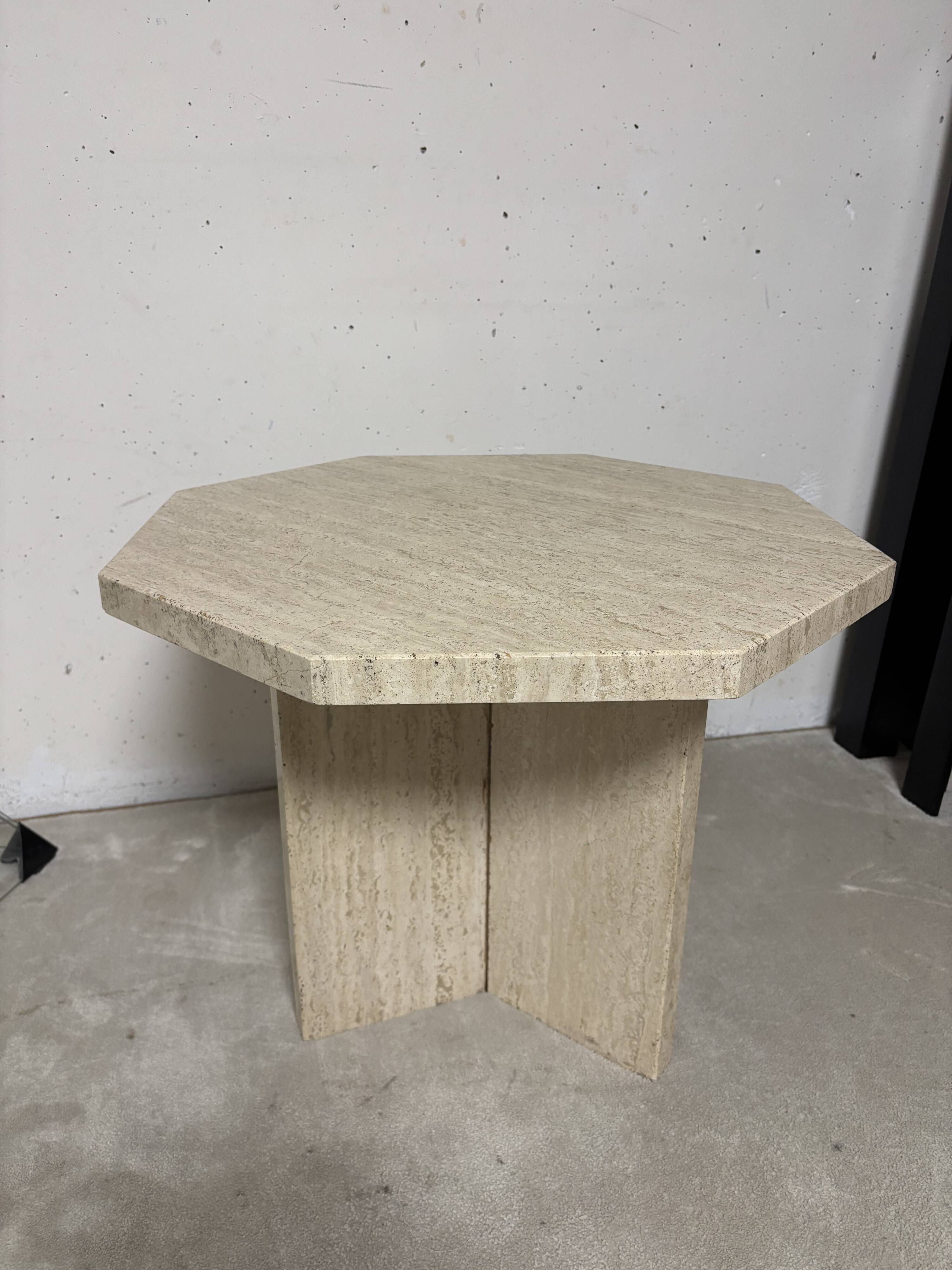 Guéridon octogonal en travertin 1970