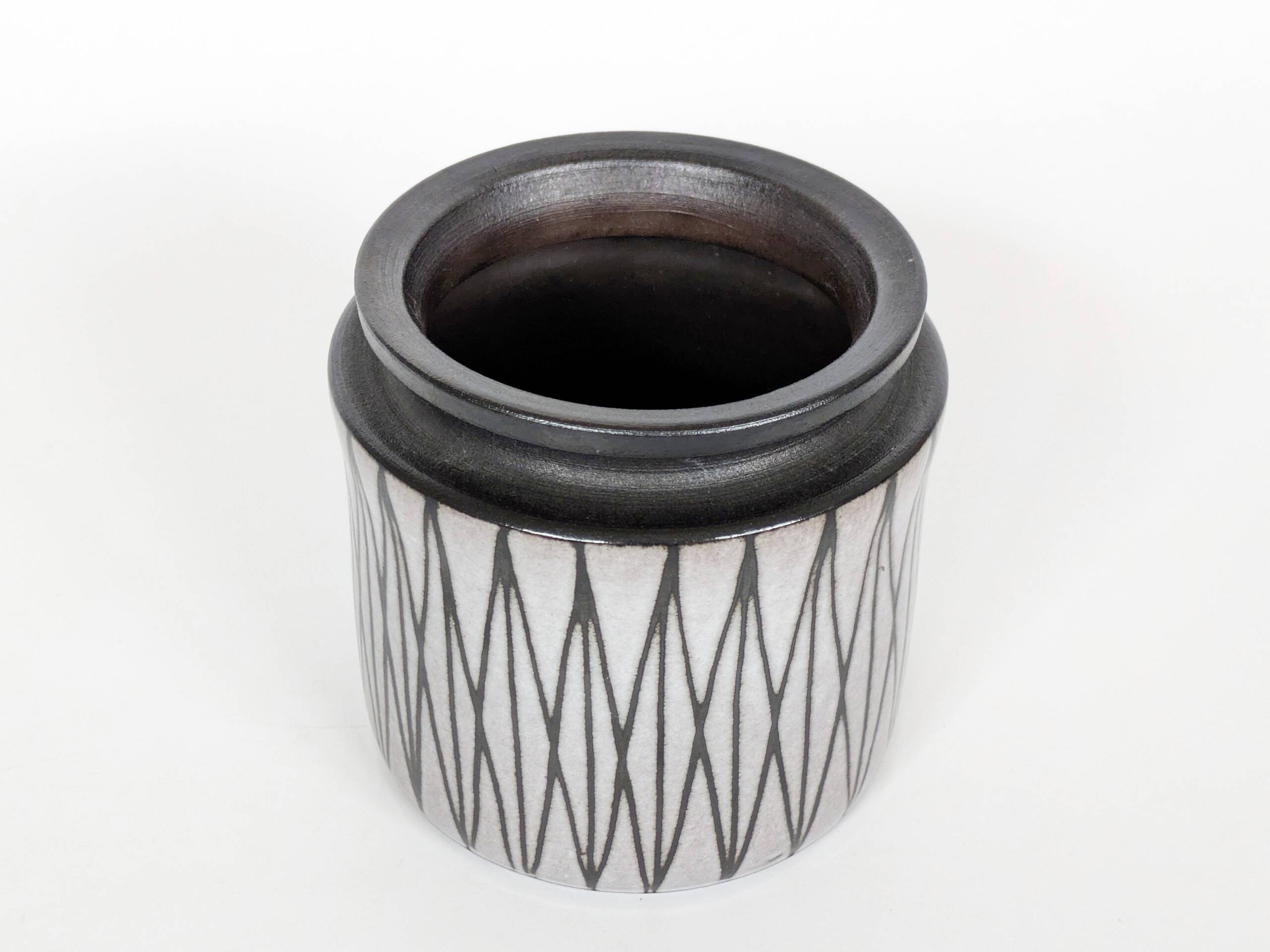 West German ceramic cache-pot — geometric sgraffito, Cologne, 1960s