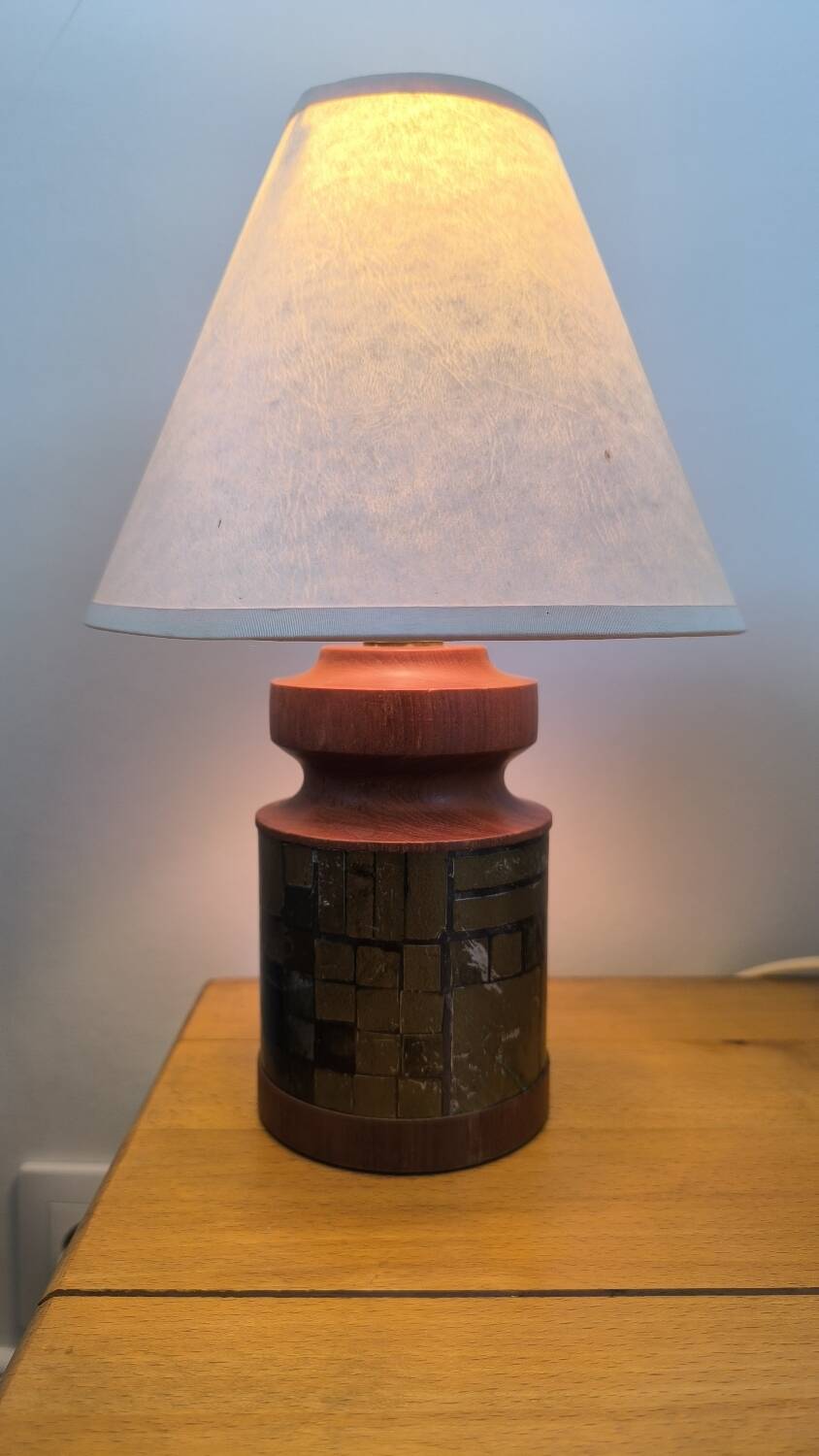 Table lamp in turned wood