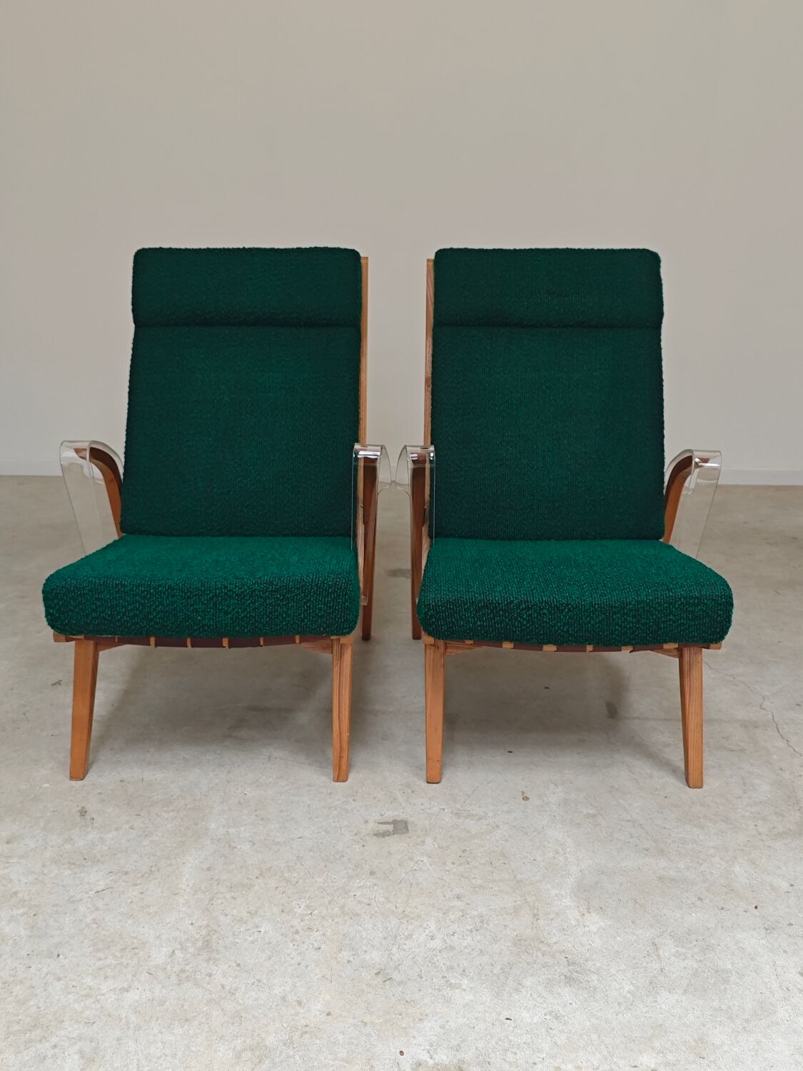 Paire de fauteuils ULUV bois et tissu vert bouclette