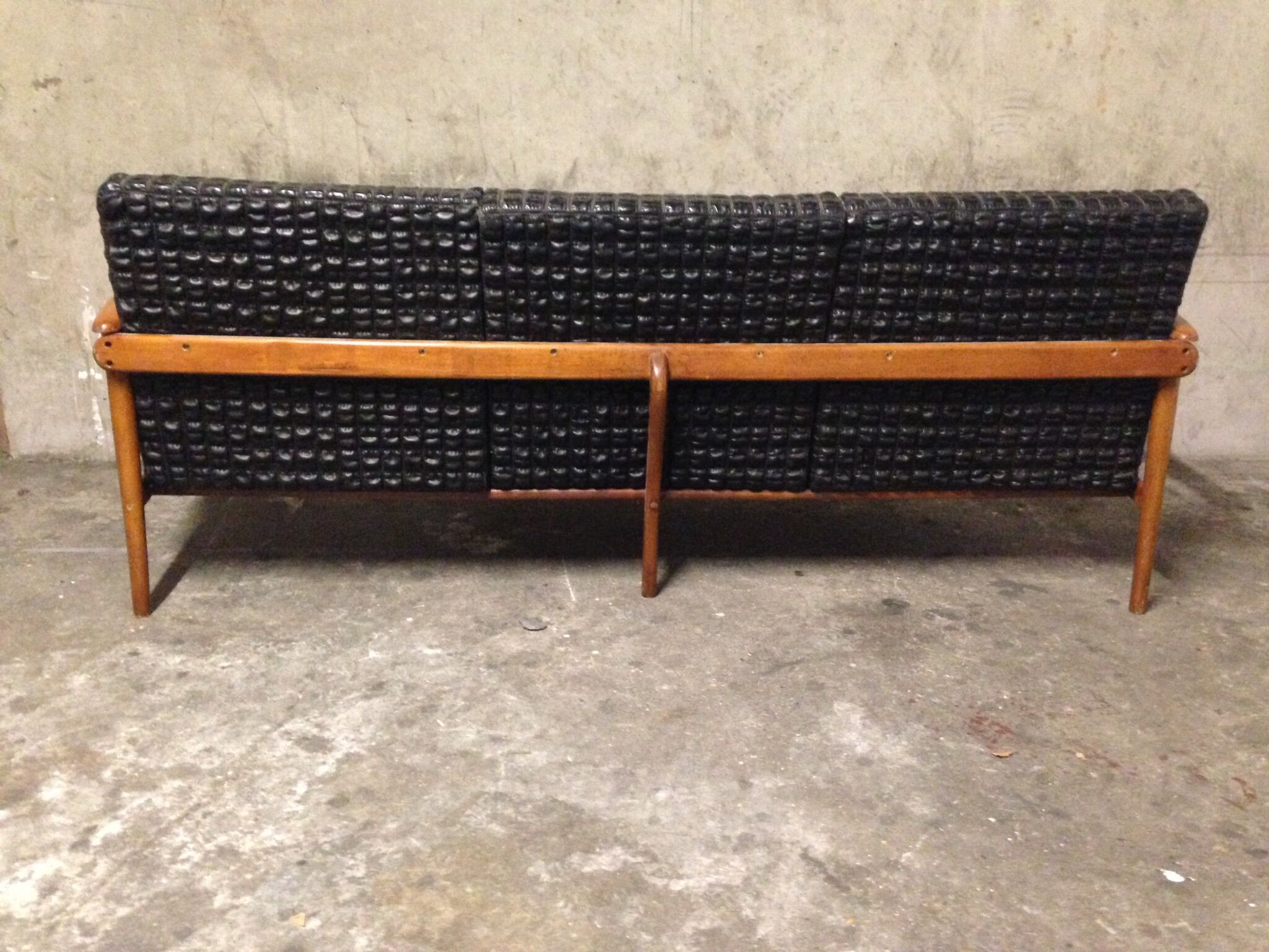 Canapé scandinave 1960 en cuir et bois