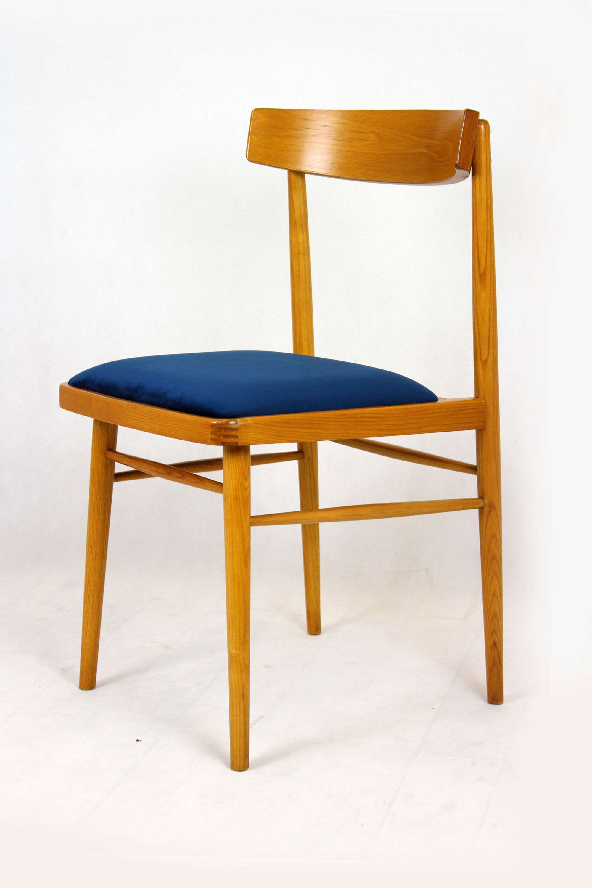 Chaises à manger par Ton, années 1960