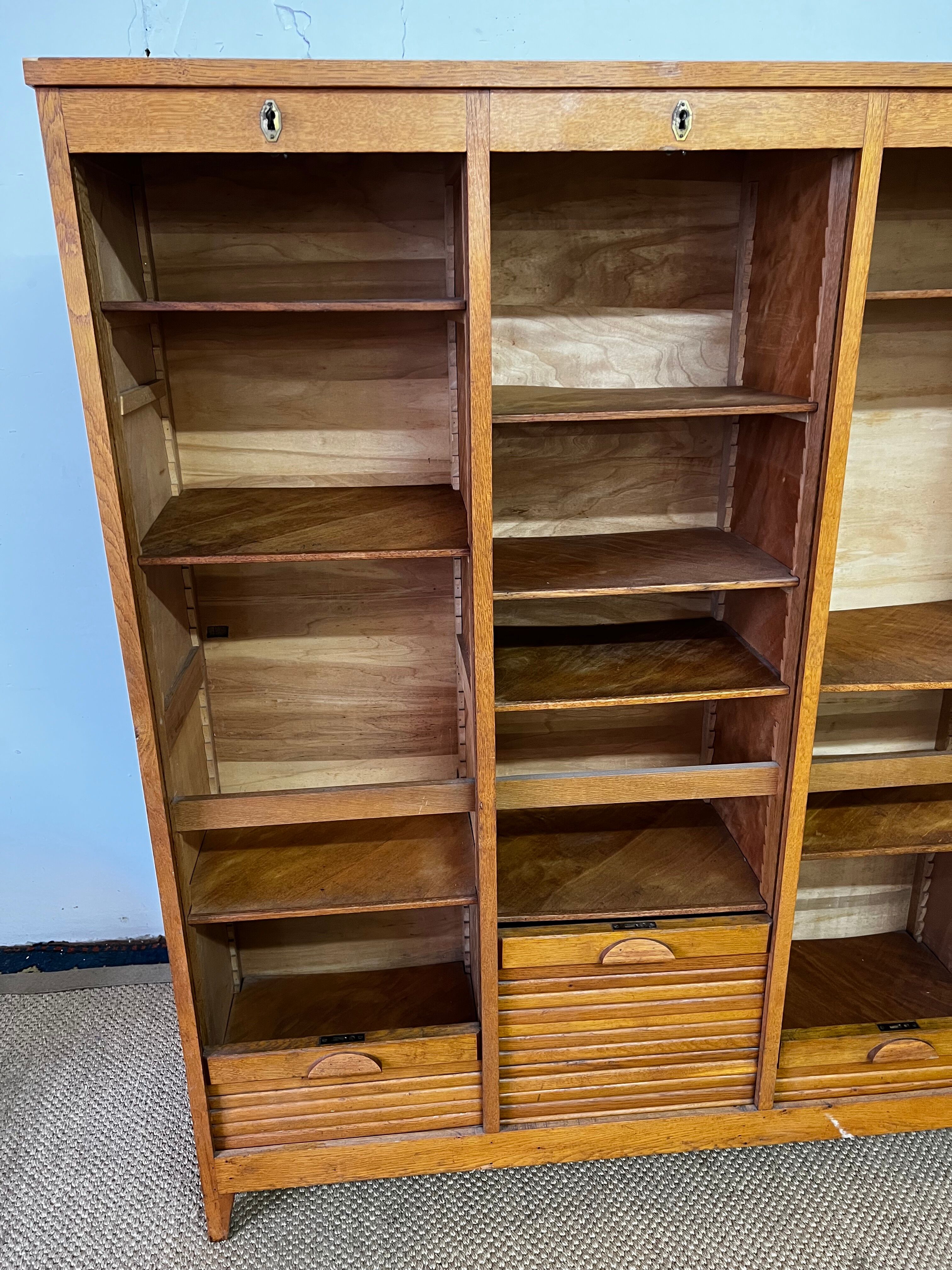 Curtain cabinet 3 columns