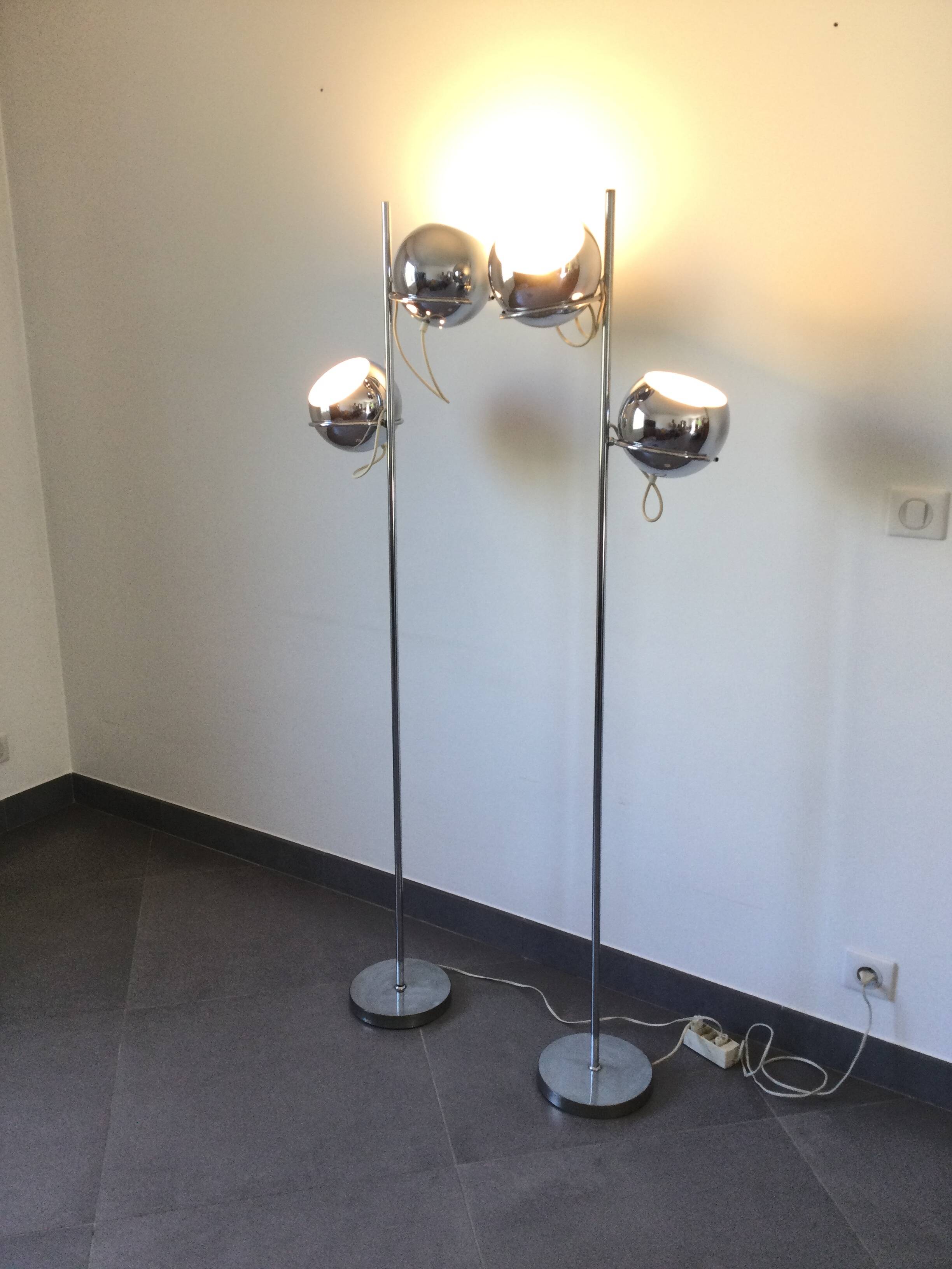 Eyeball floor lamp in chromed metal