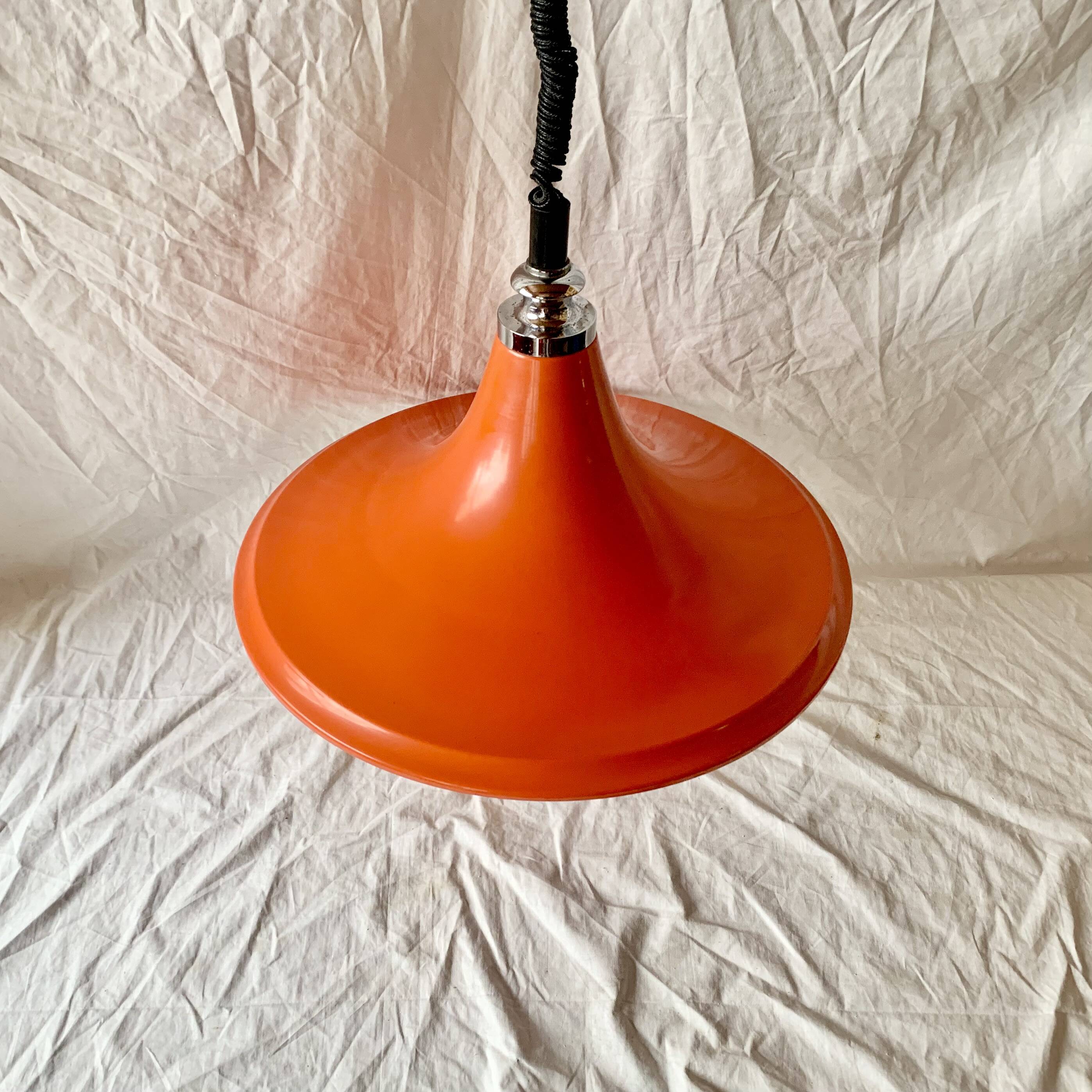 Suspension Space Age Design en métal laqué orange