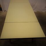 Ancienne table plateau formica jaune avec allonges